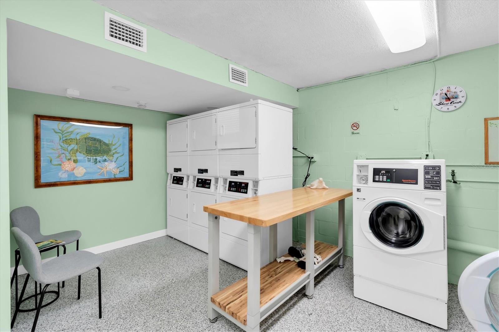 Image 46 of 60 For 1847 Shore Drive S 419