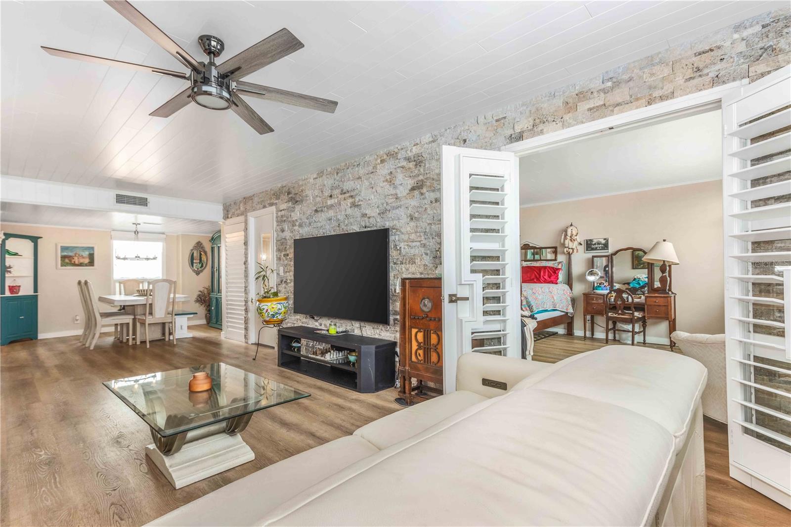 Image 5 of 100 For 2621 Cove Cay Drive 1003