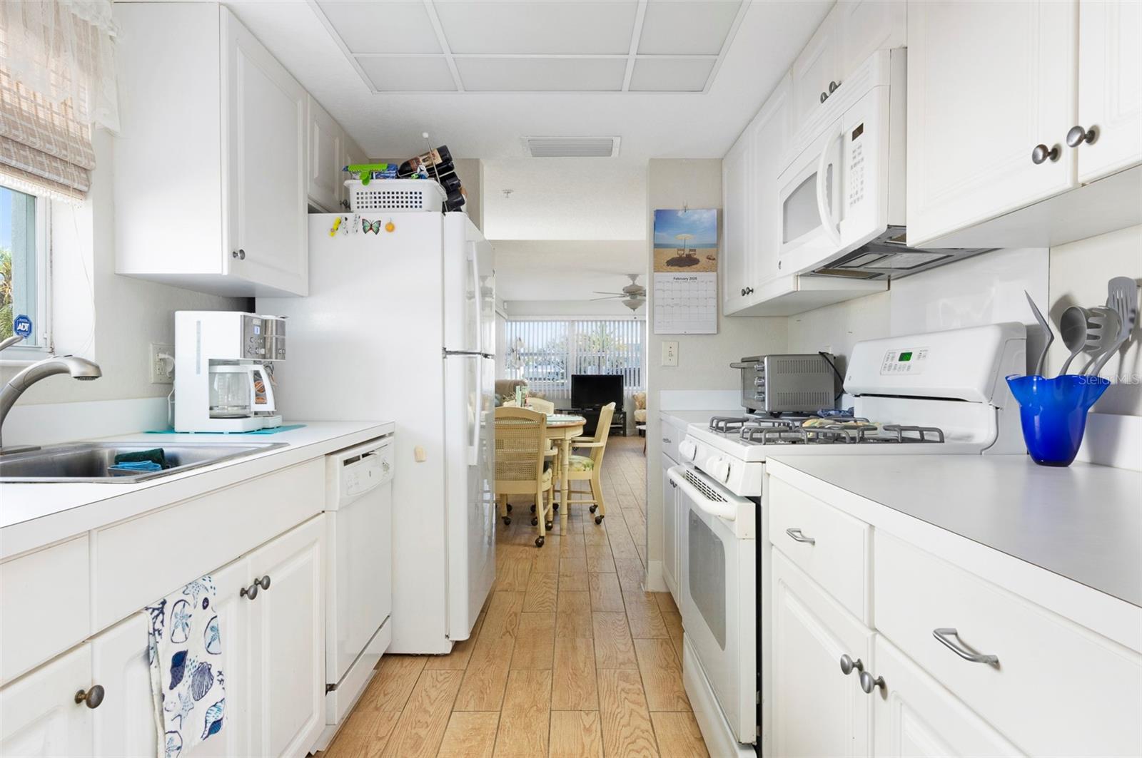 Listing photo id 9 for 1950 59th Avenue N 119