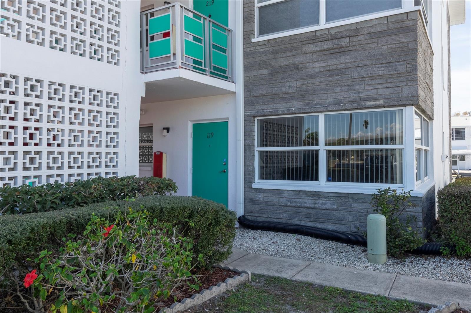 Listing photo id 0 for 1950 59th Avenue N 119