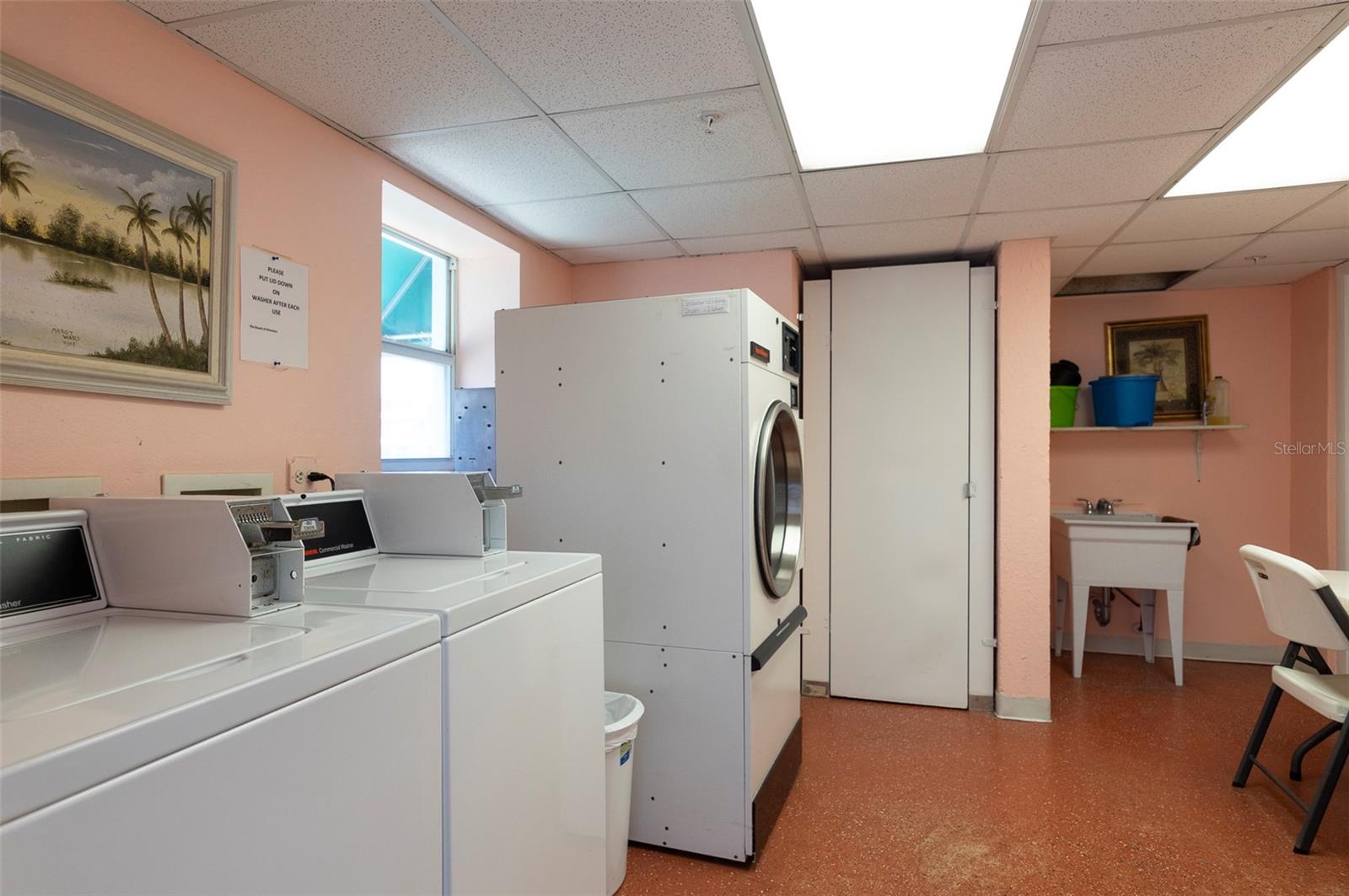 Listing photo id 18 for 1950 59th Avenue N 119