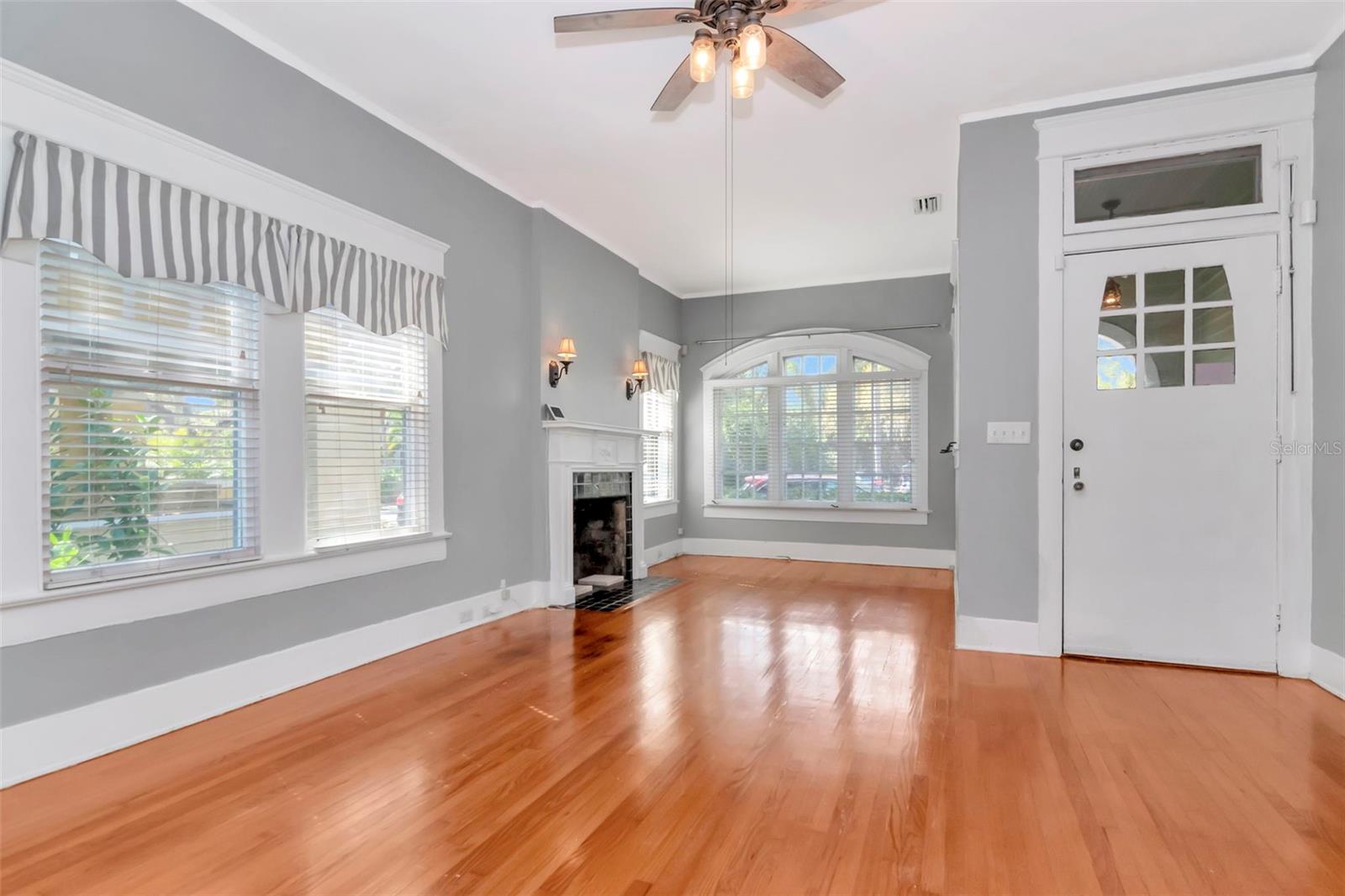 Listing photo id 8 for 1012 Rome Avenue