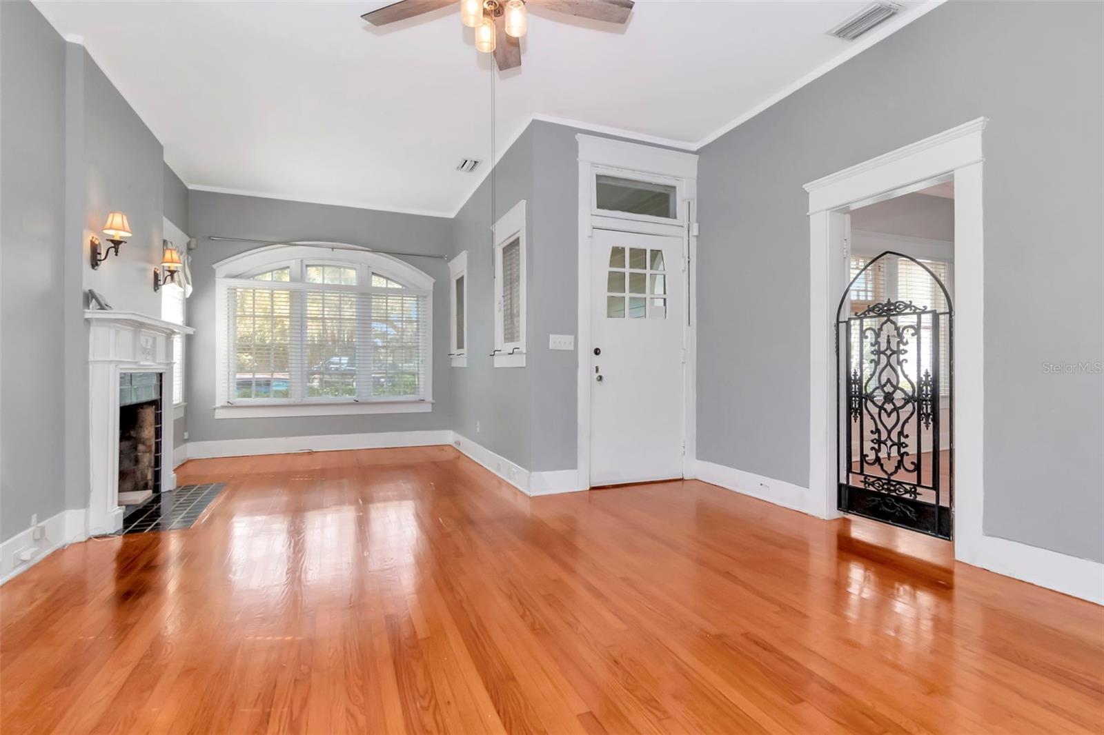 Listing photo id 9 for 1012 Rome Avenue