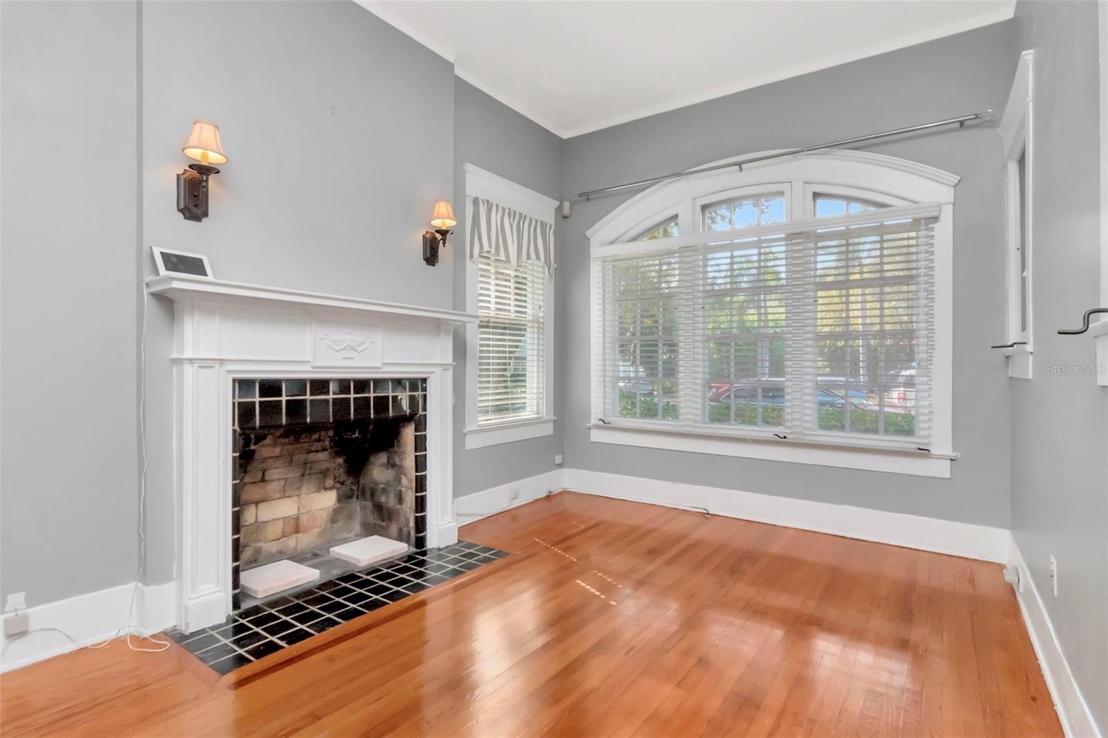 Listing photo id 17 for 1012 Rome Avenue