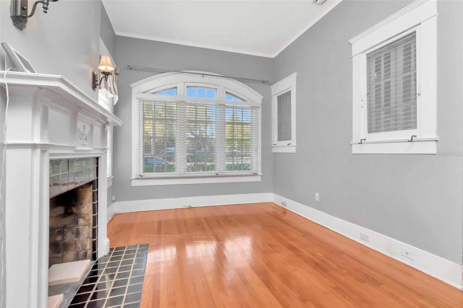 Listing photo id 18 for 1012 Rome Avenue