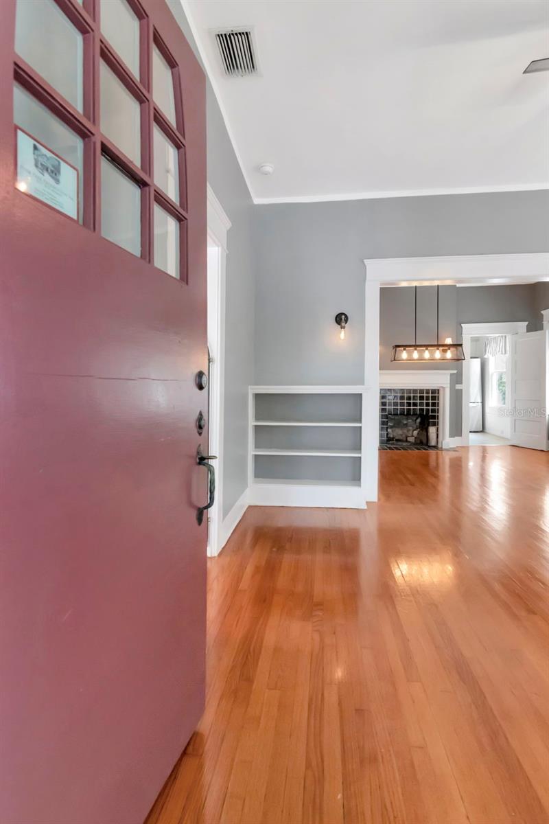 Listing photo id 2 for 1012 Rome Avenue