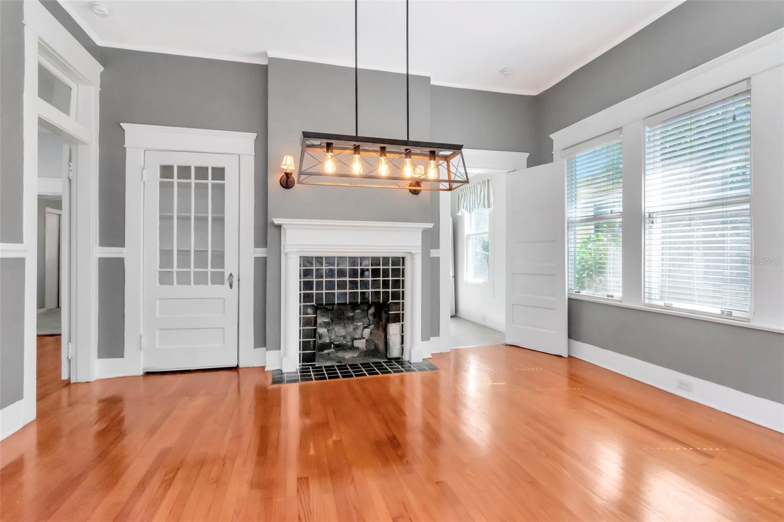 Listing photo id 3 for 1012 Rome Avenue