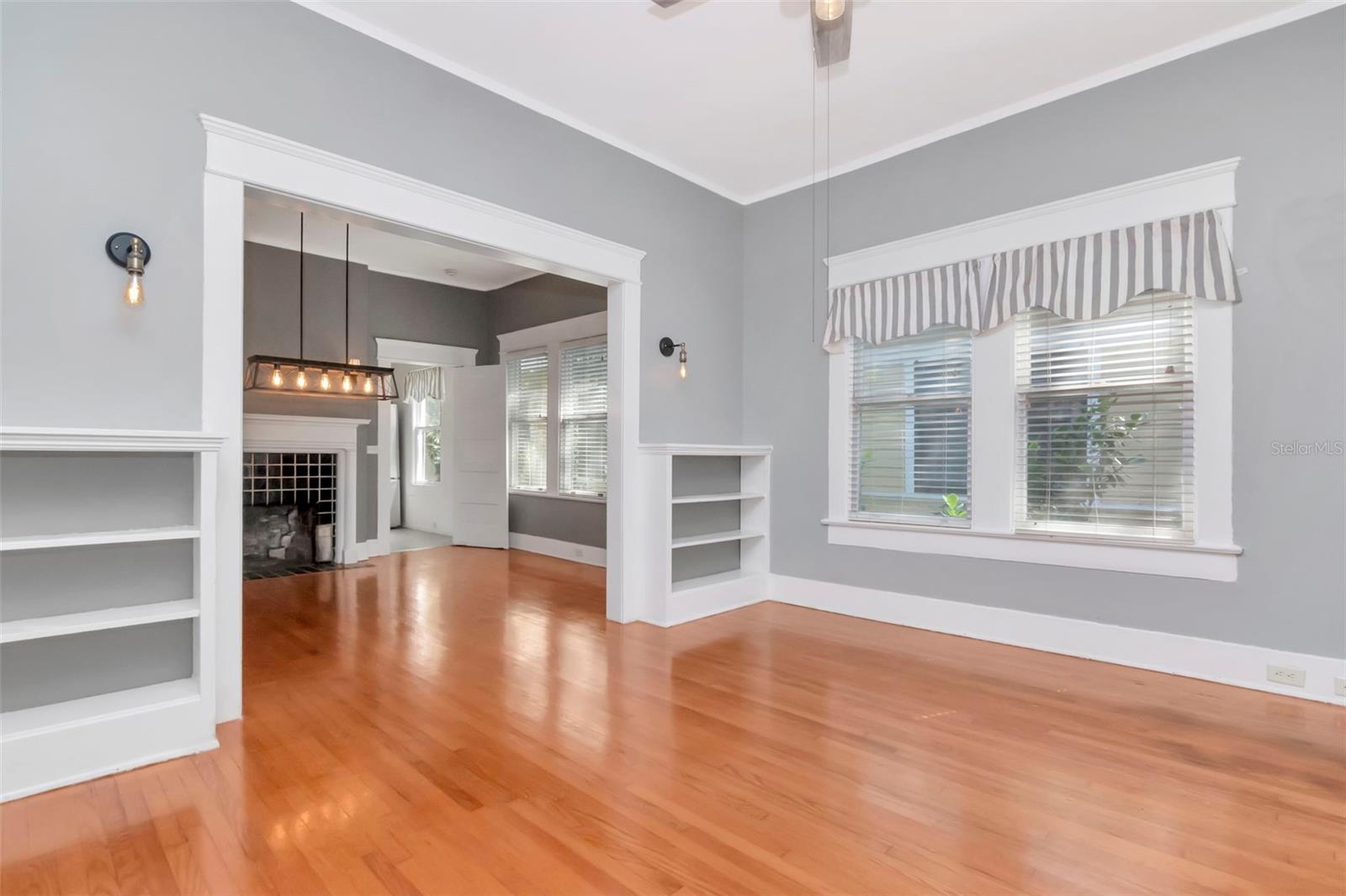 Listing photo id 7 for 1012 Rome Avenue