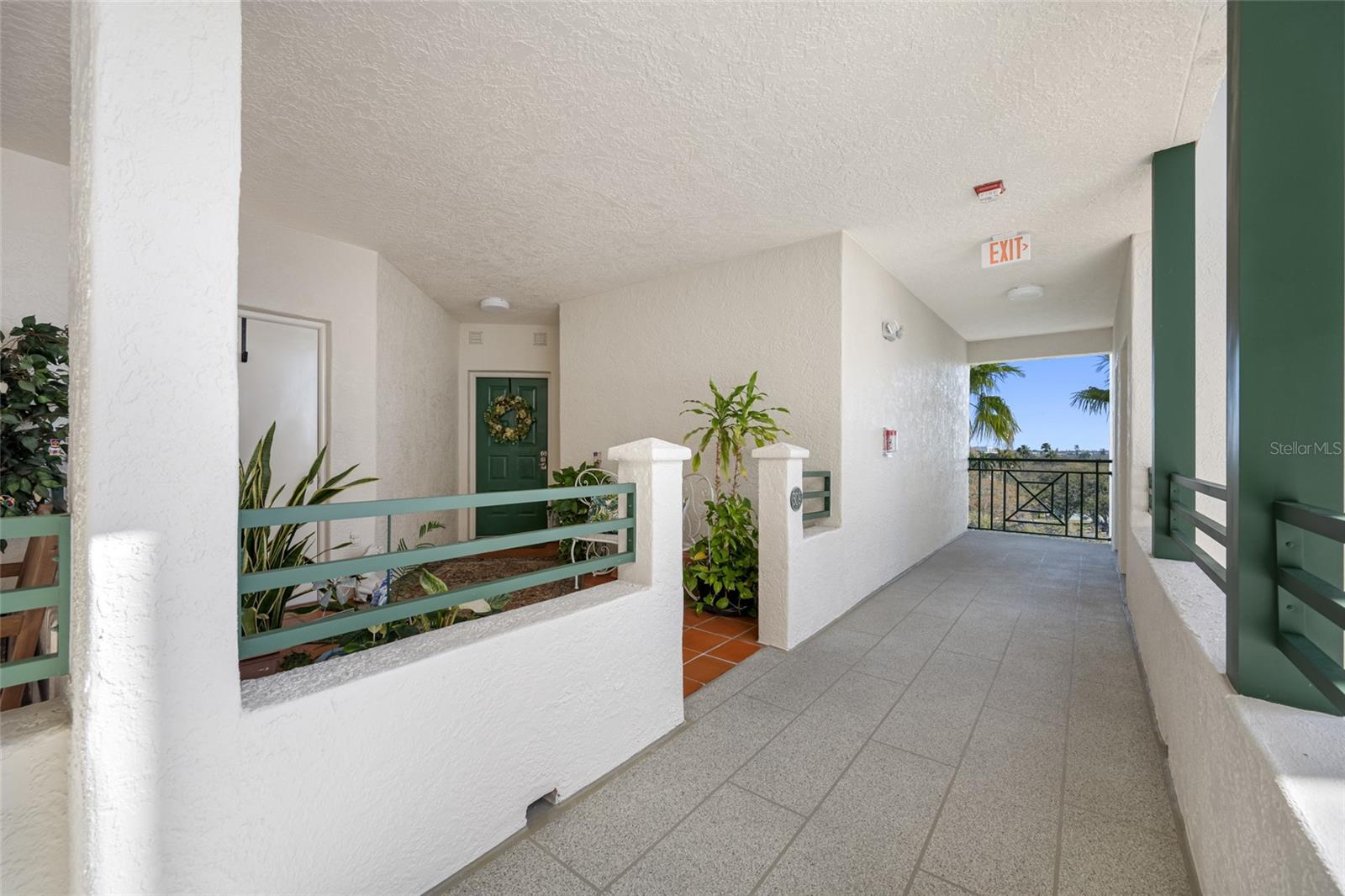 Image 21 of 47 For 4750 Dolphin Cay Lane S 509