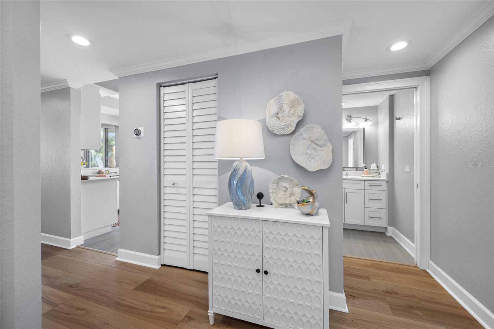 Image 25 of 47 For 4750 Dolphin Cay Lane S 509