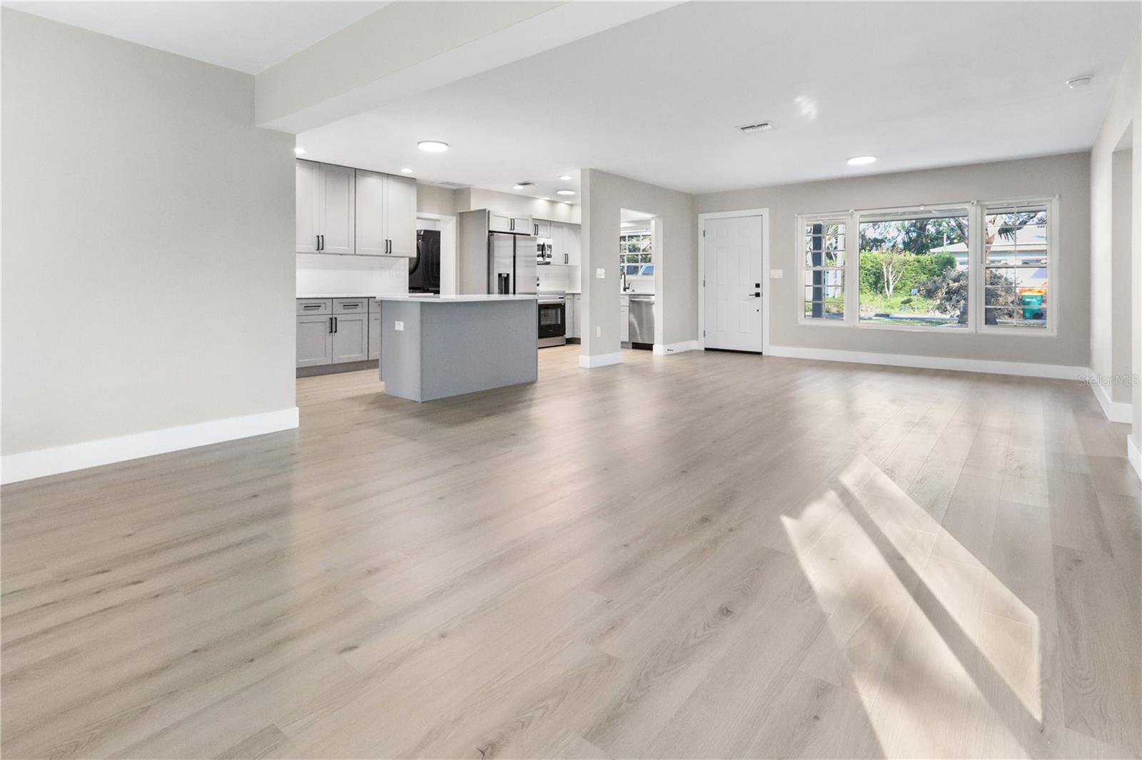 Listing photo id 3 for 772 Palmer Road