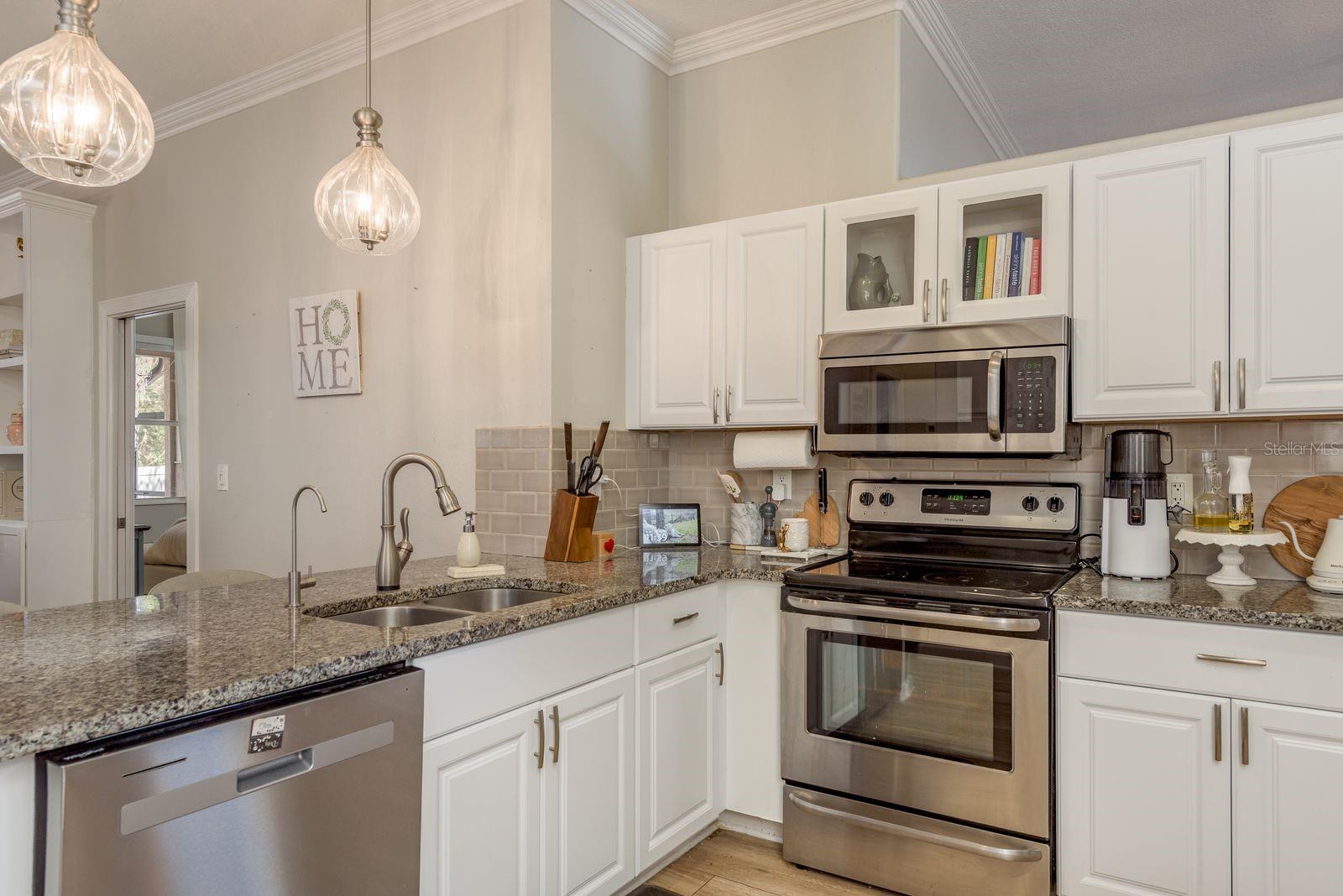 Listing photo id 8 for 5801 Erhardt Drive