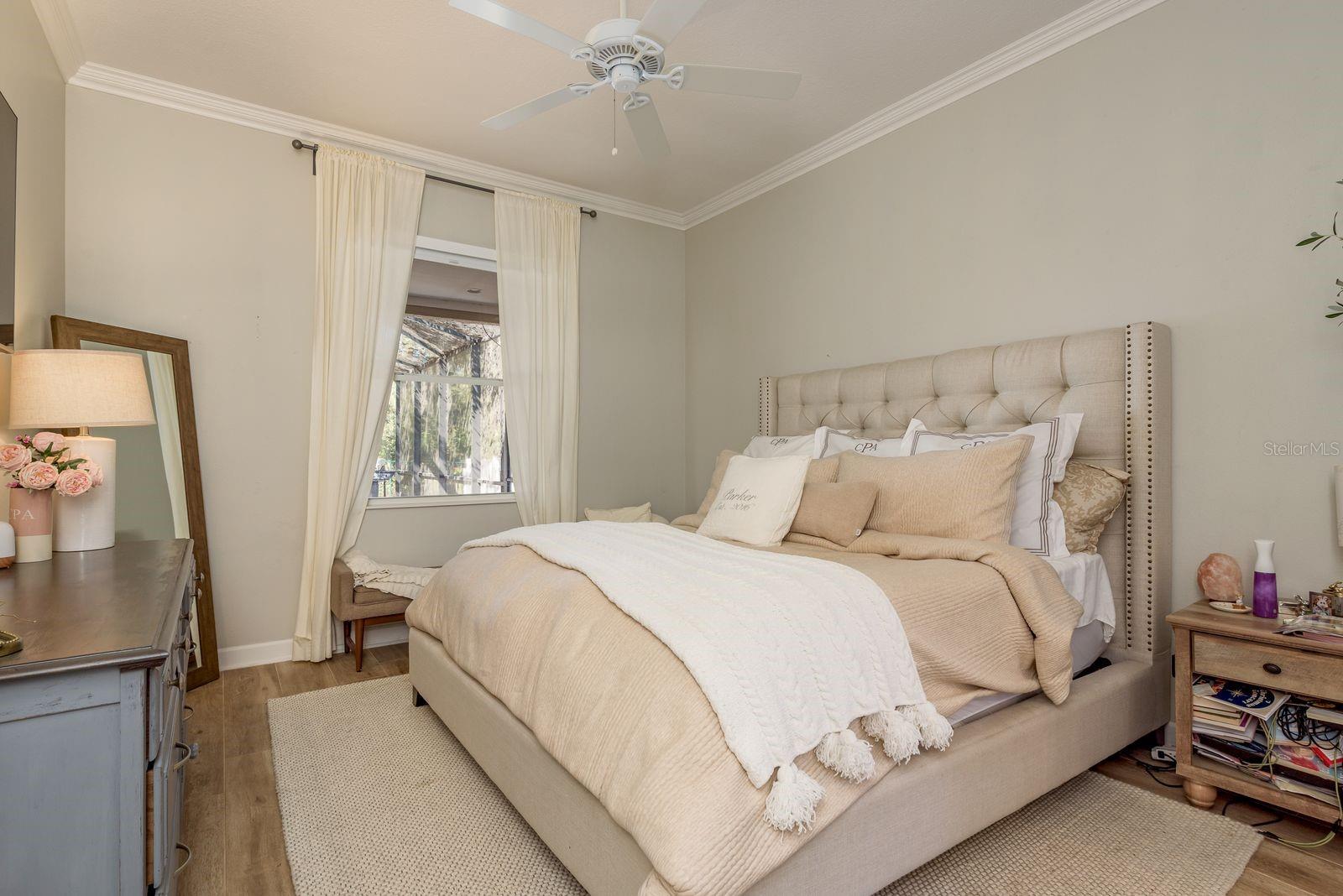 Listing photo id 15 for 5801 Erhardt Drive