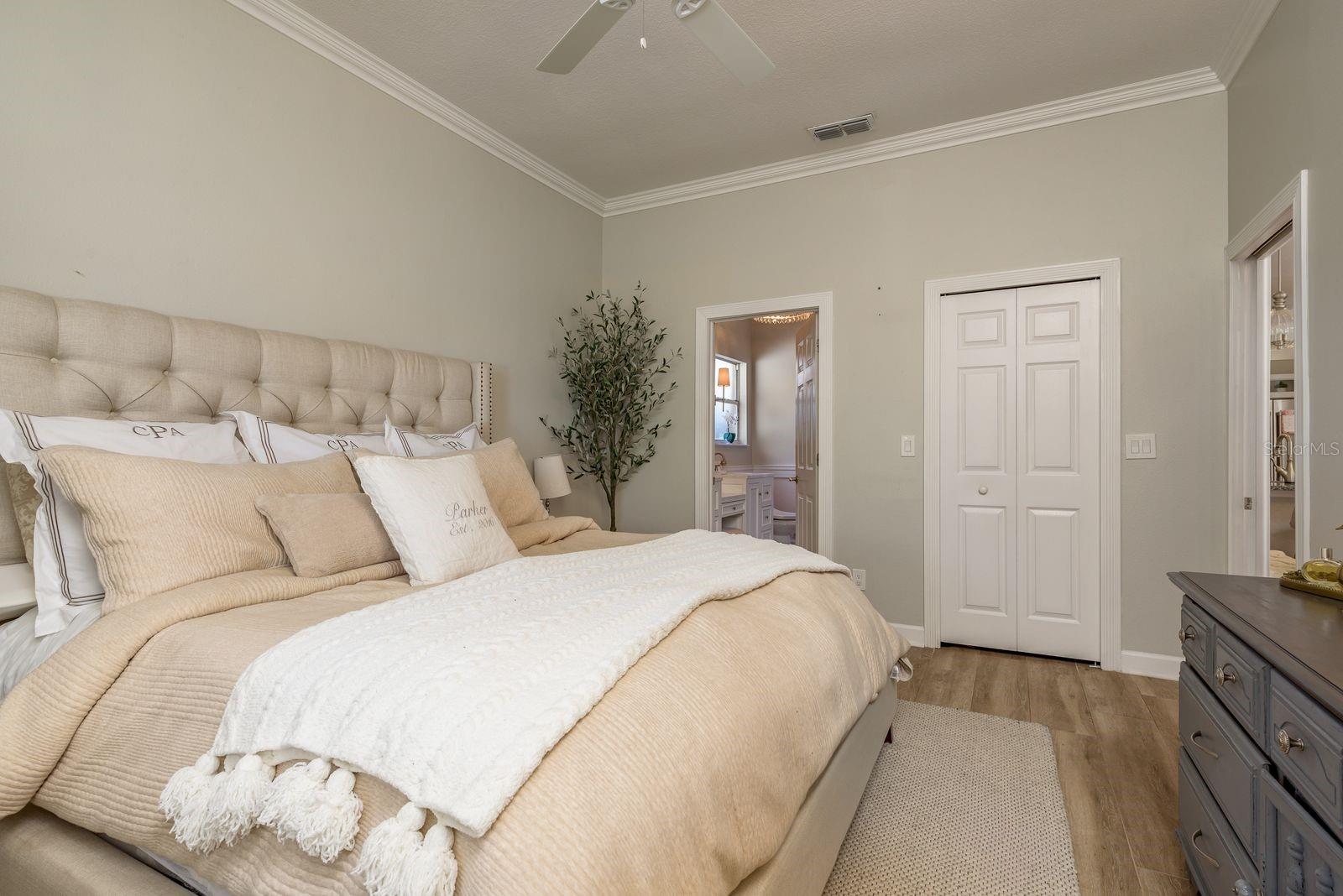 Listing photo id 16 for 5801 Erhardt Drive