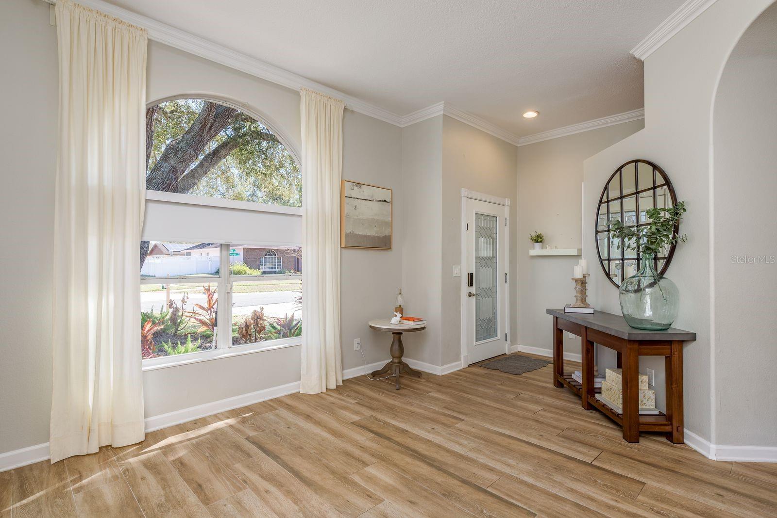 Listing photo id 2 for 5801 Erhardt Drive