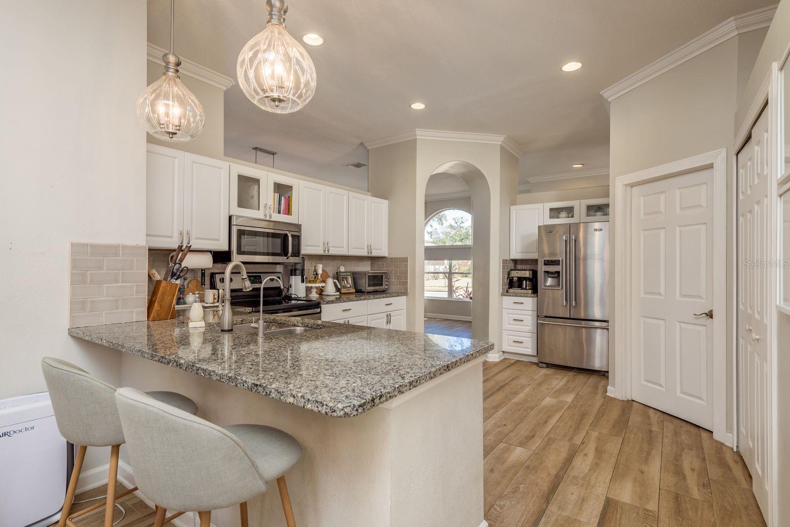 Listing photo id 6 for 5801 Erhardt Drive