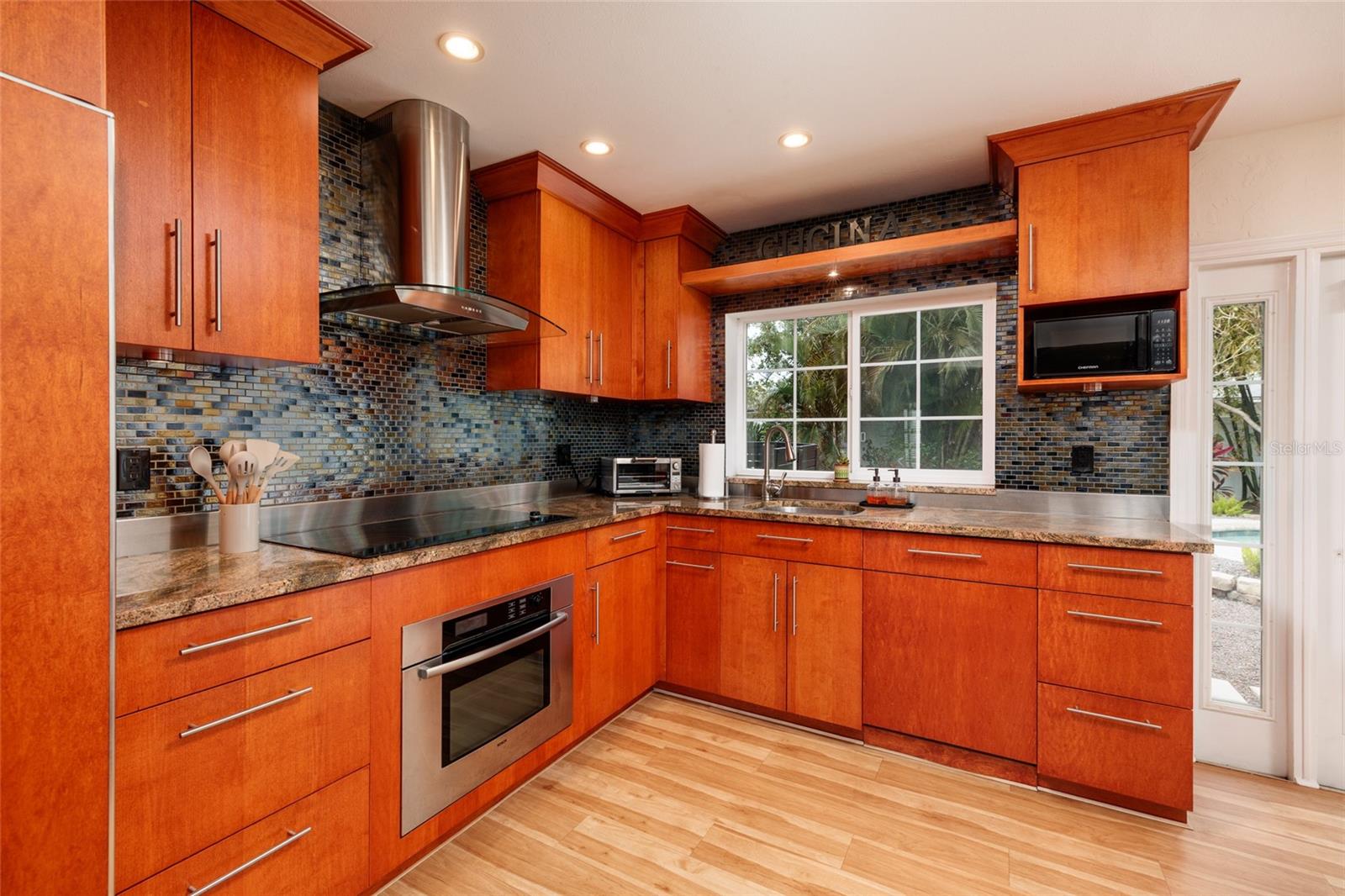 Image 11 of 36 For 2209 Sunrise Drive Se