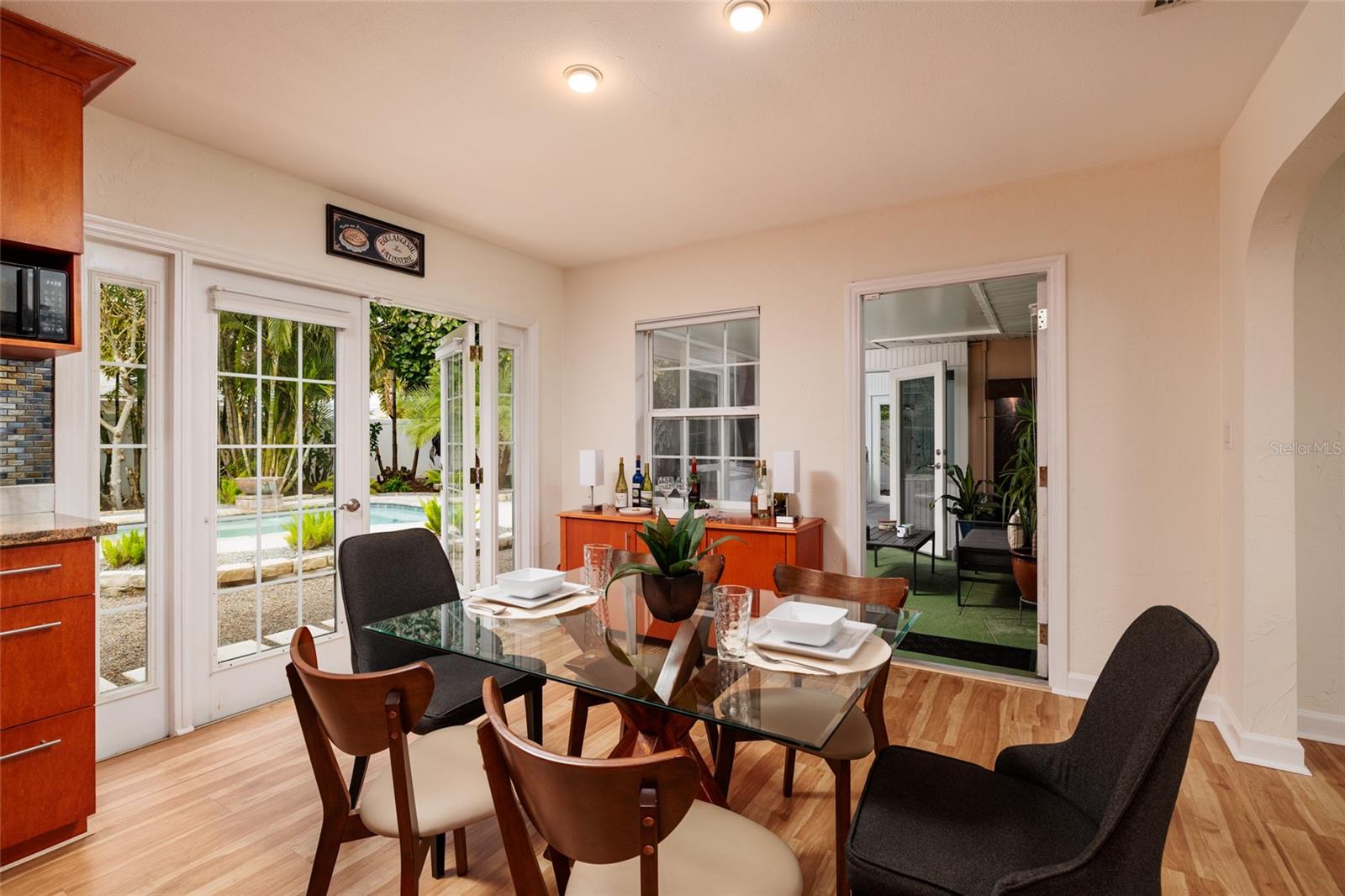 Image 12 of 36 For 2209 Sunrise Drive Se