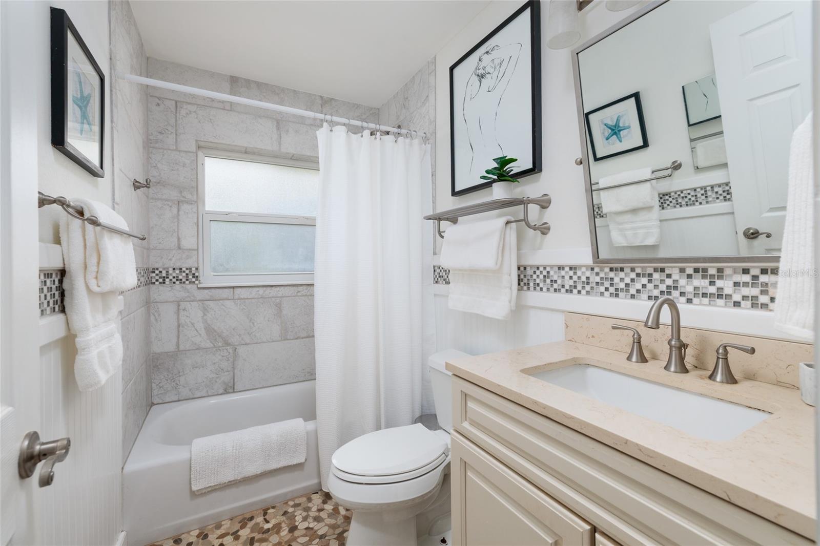 Image 14 of 36 For 2209 Sunrise Drive Se