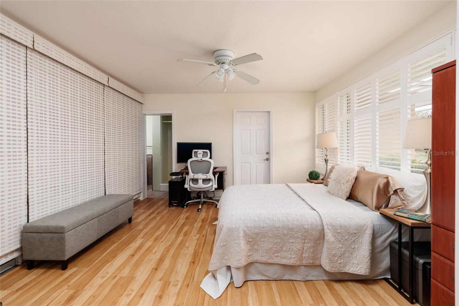 Image 15 of 36 For 2209 Sunrise Drive Se