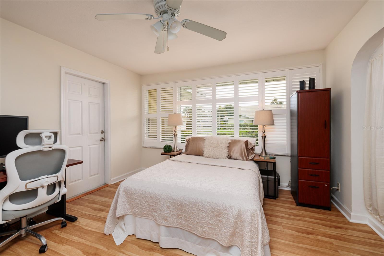 Image 16 of 36 For 2209 Sunrise Drive Se