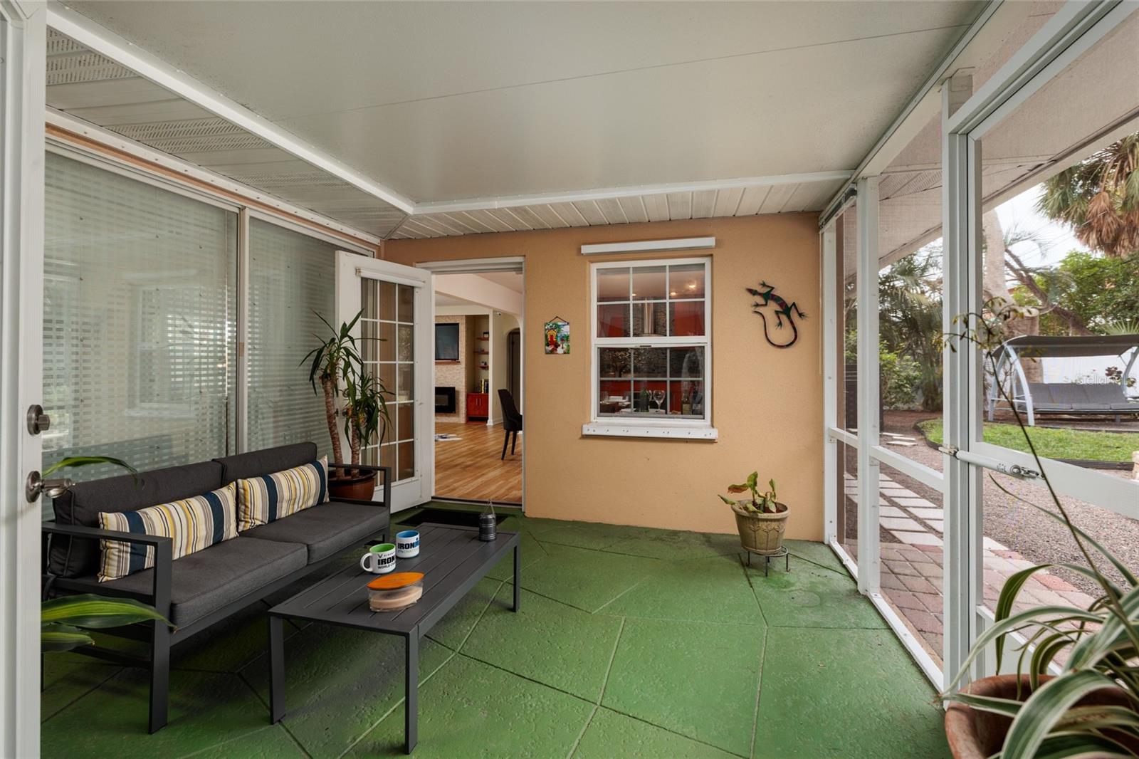 Image 18 of 36 For 2209 Sunrise Drive Se