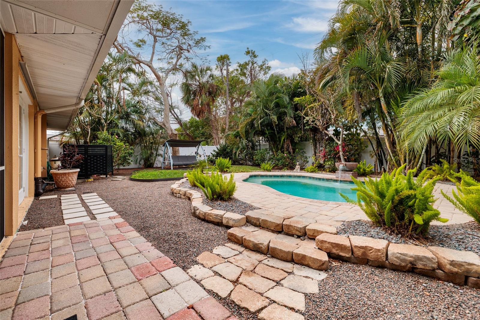 Image 23 of 36 For 2209 Sunrise Drive Se