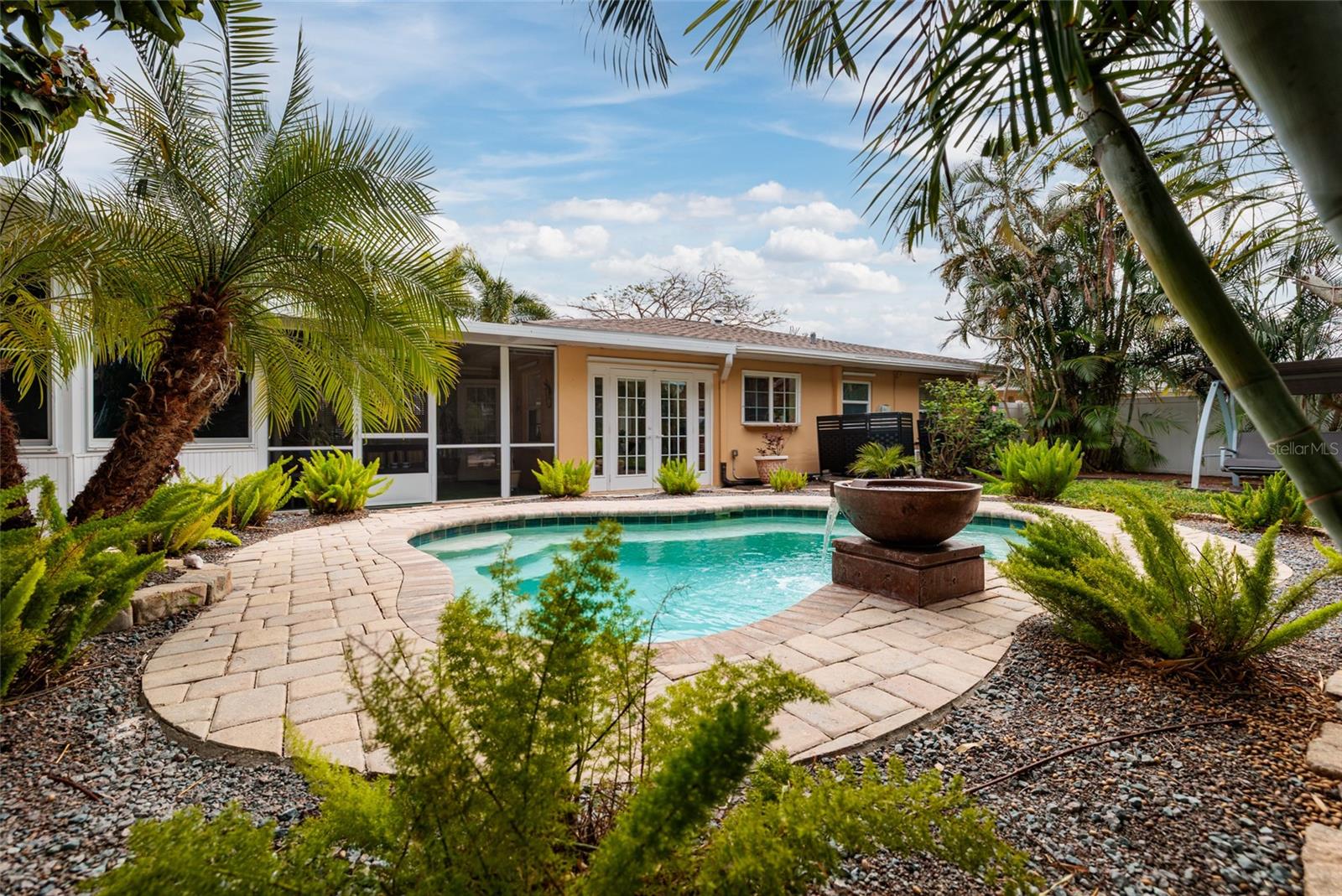 Image 24 of 36 For 2209 Sunrise Drive Se