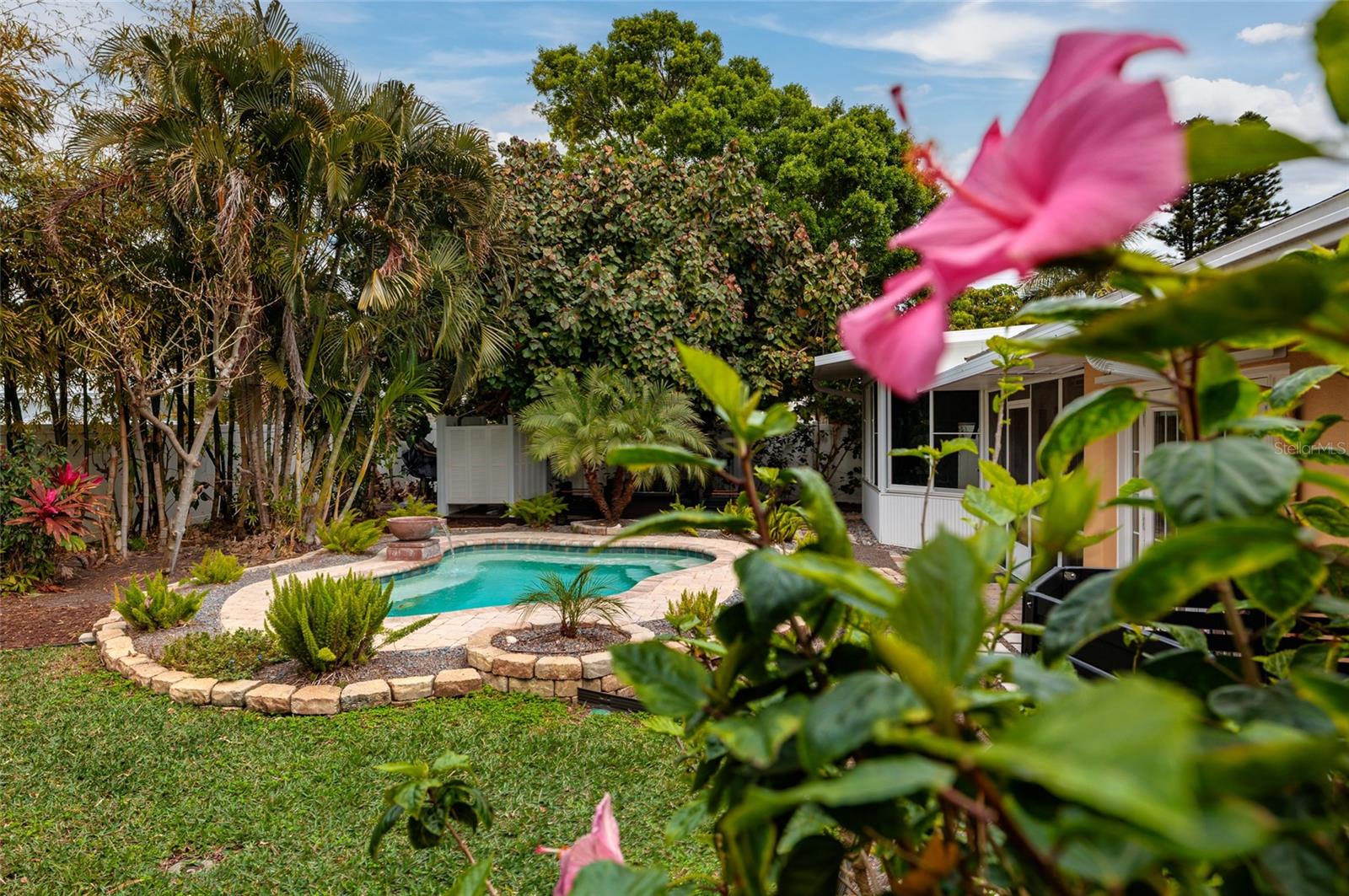 Image 30 of 36 For 2209 Sunrise Drive Se