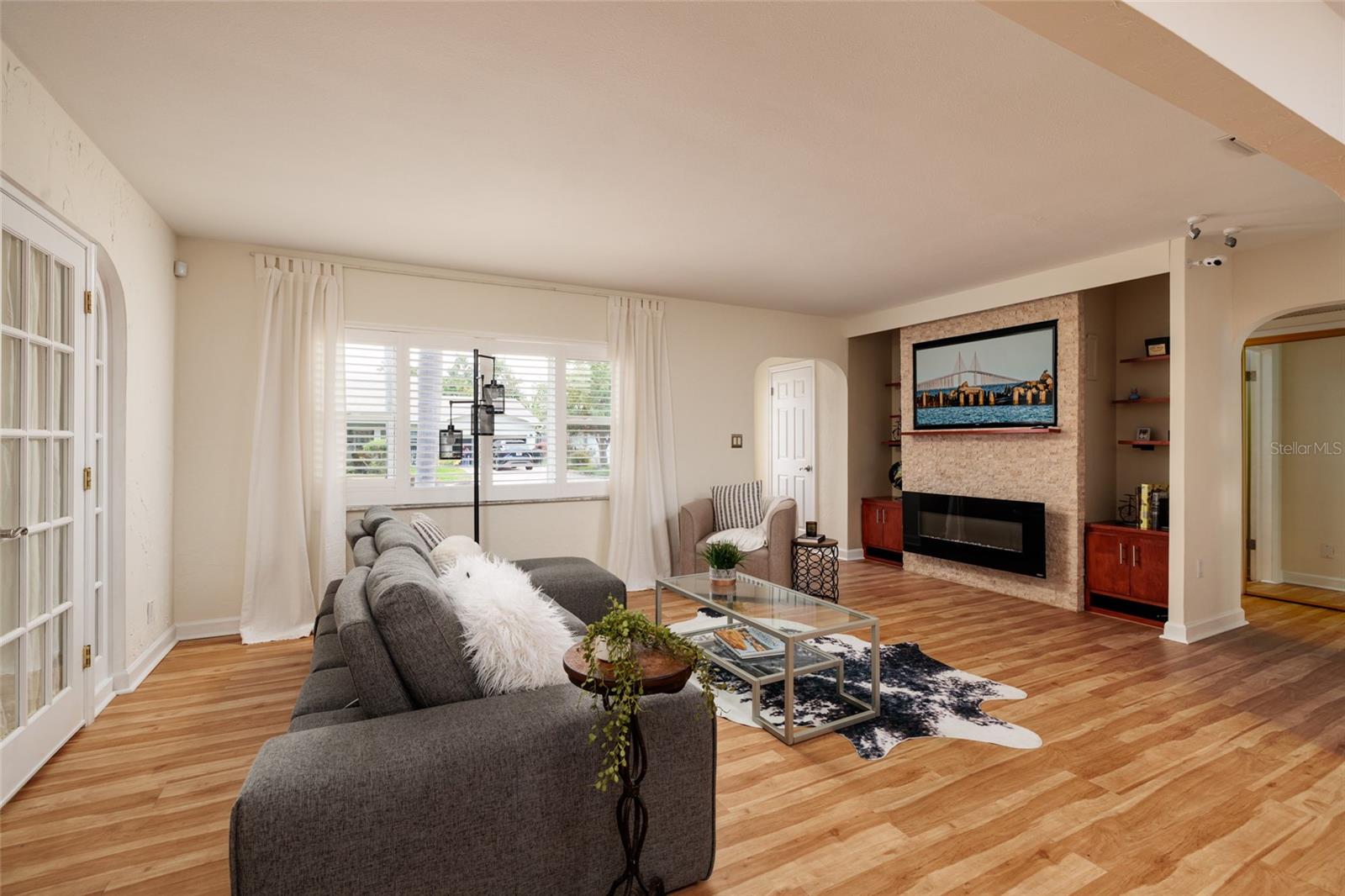 Image 7 of 36 For 2209 Sunrise Drive Se