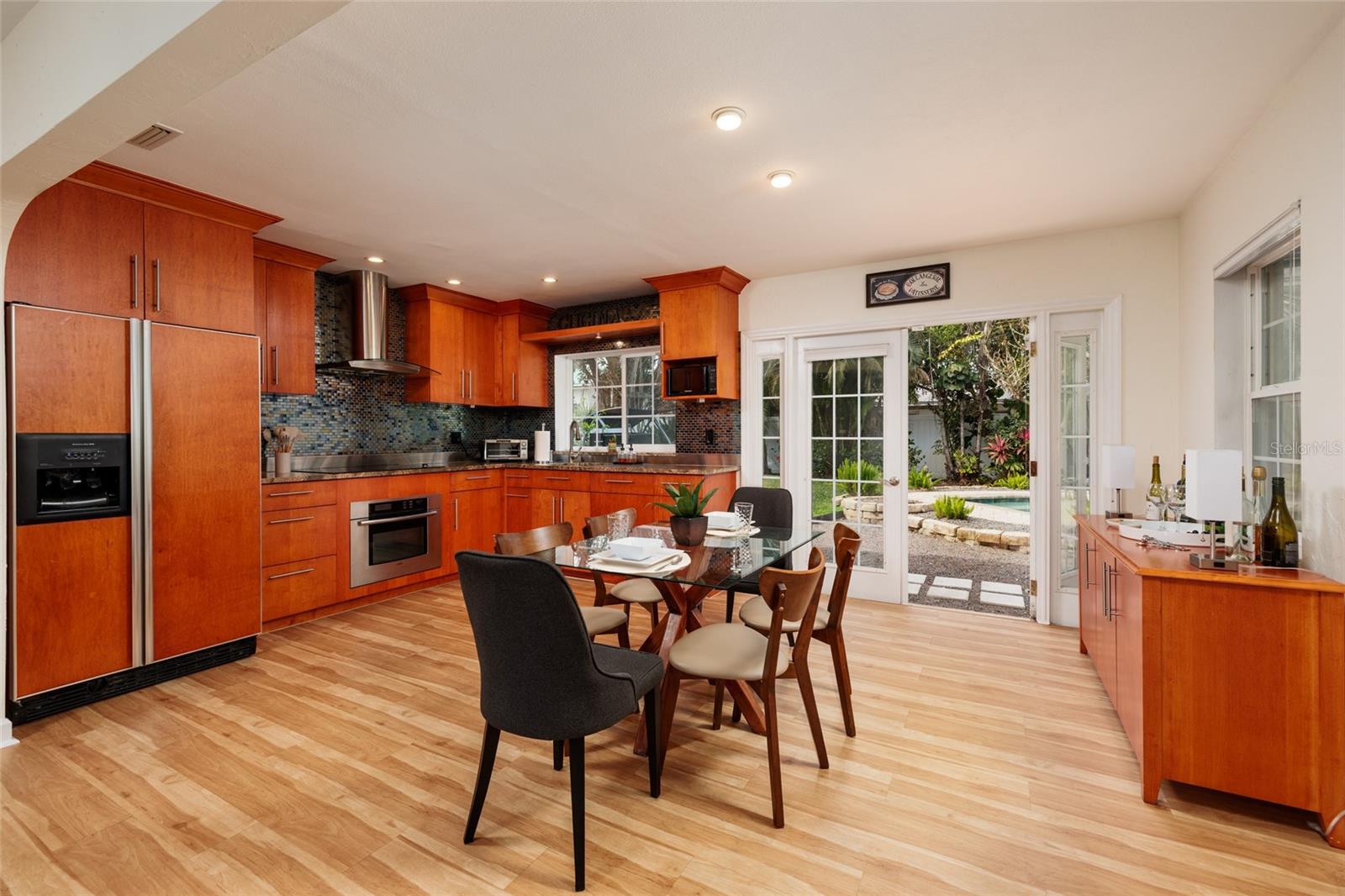 Image 9 of 36 For 2209 Sunrise Drive Se