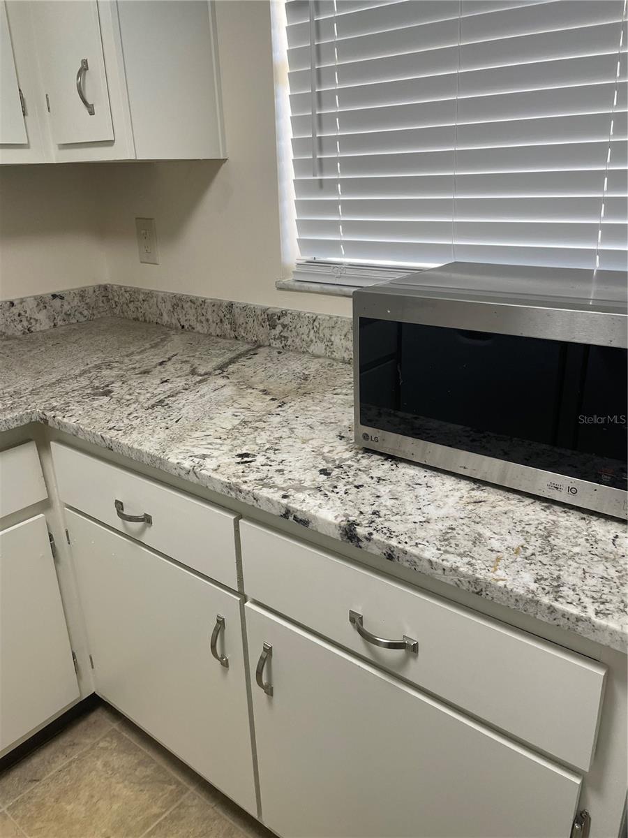 Image 10 of 17 For 7701 Starkey Road 622