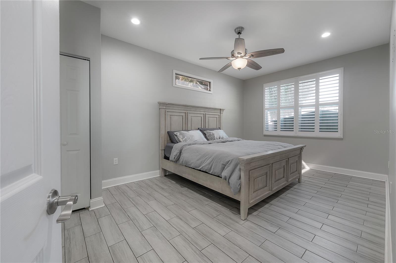 Listing photo id 14 for 2341 Chestnut Street