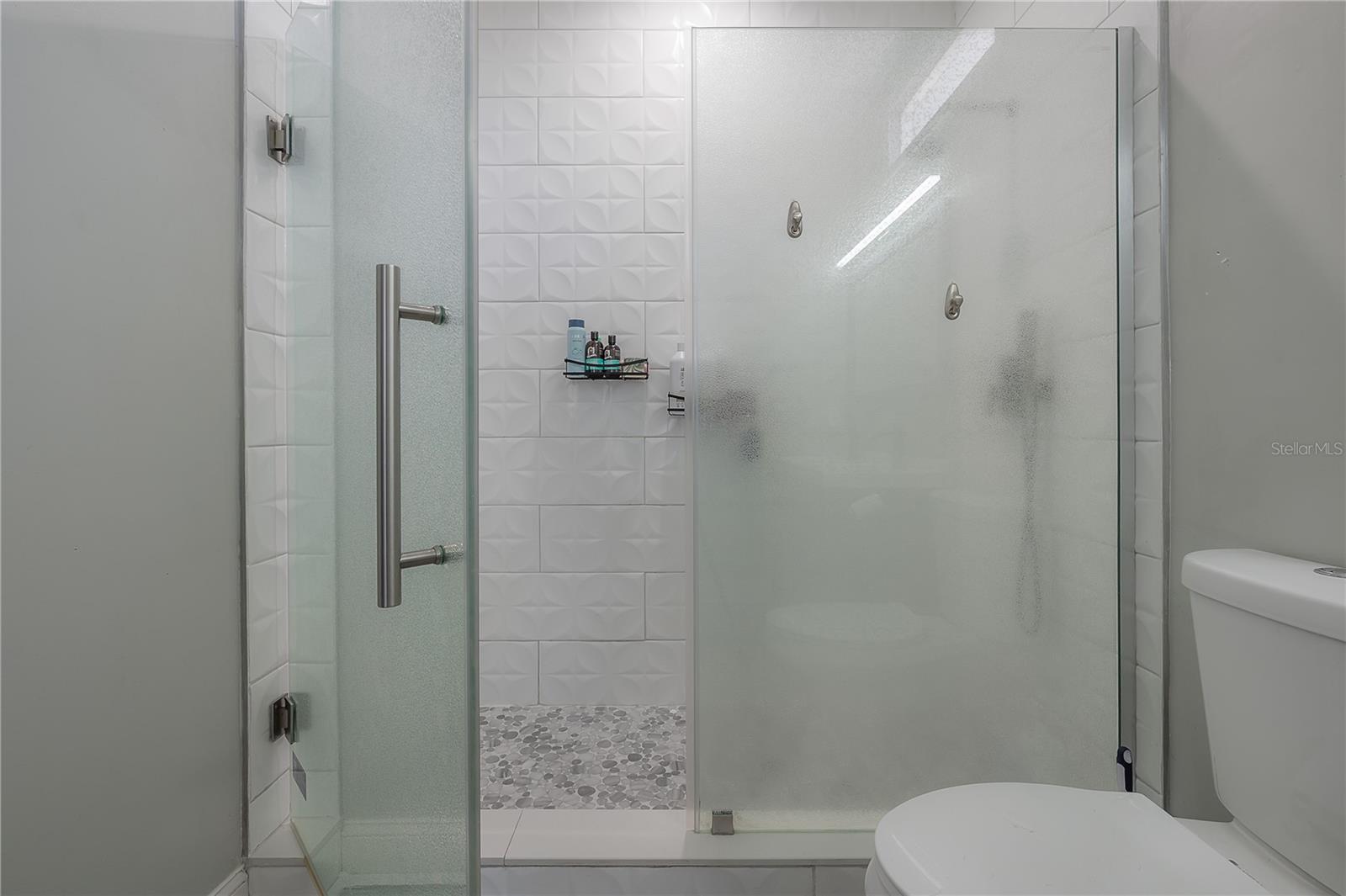 Listing photo id 19 for 2341 Chestnut Street