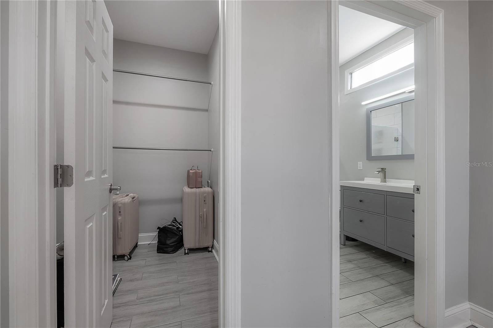 Listing photo id 21 for 2341 Chestnut Street