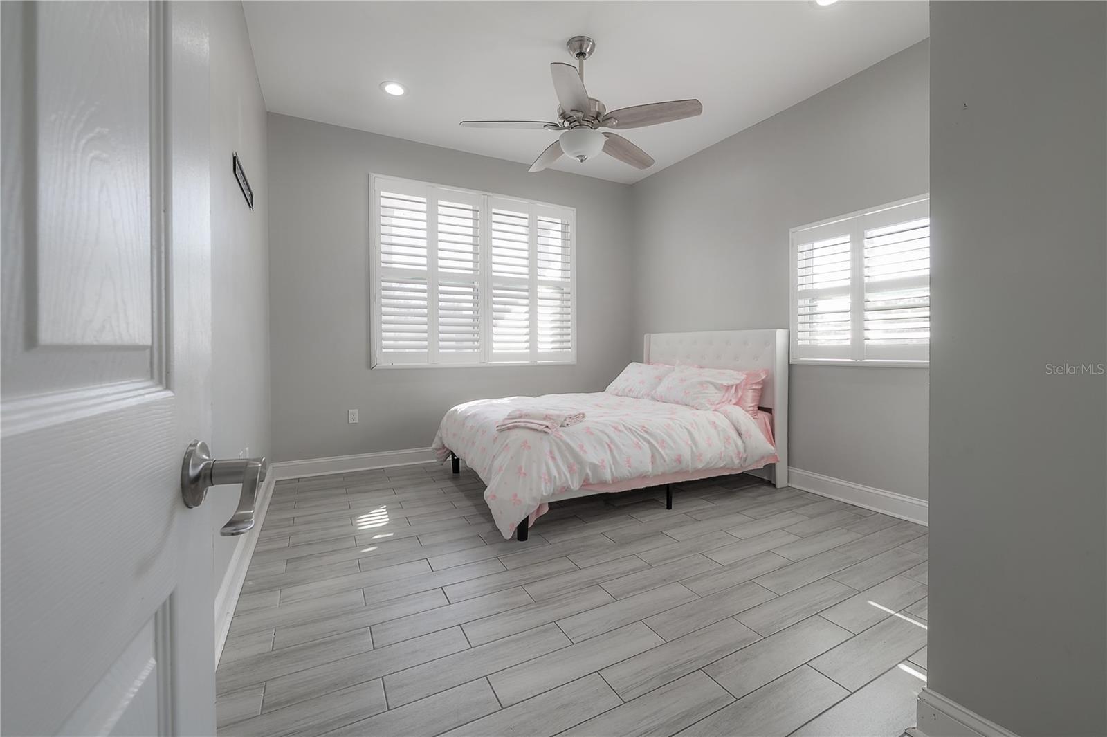 Listing photo id 22 for 2341 Chestnut Street