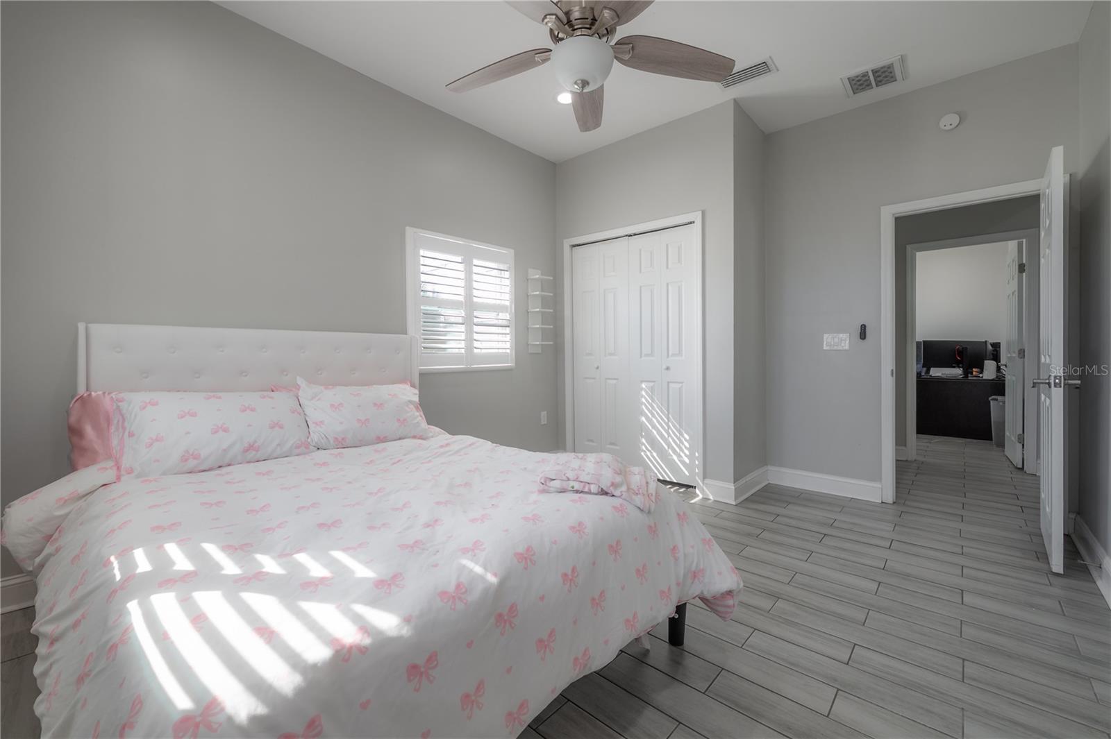 Listing photo id 23 for 2341 Chestnut Street