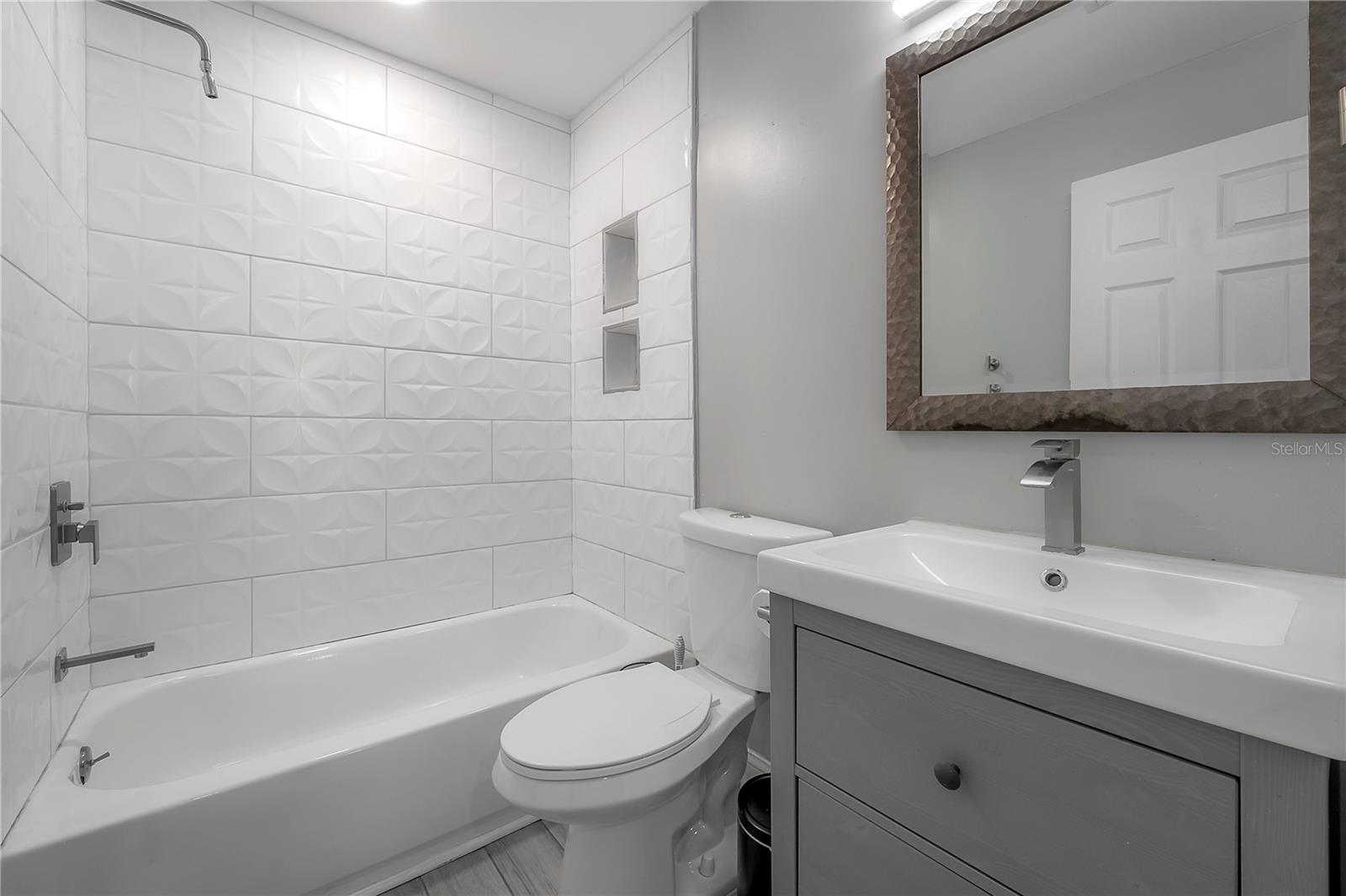 Listing photo id 24 for 2341 Chestnut Street