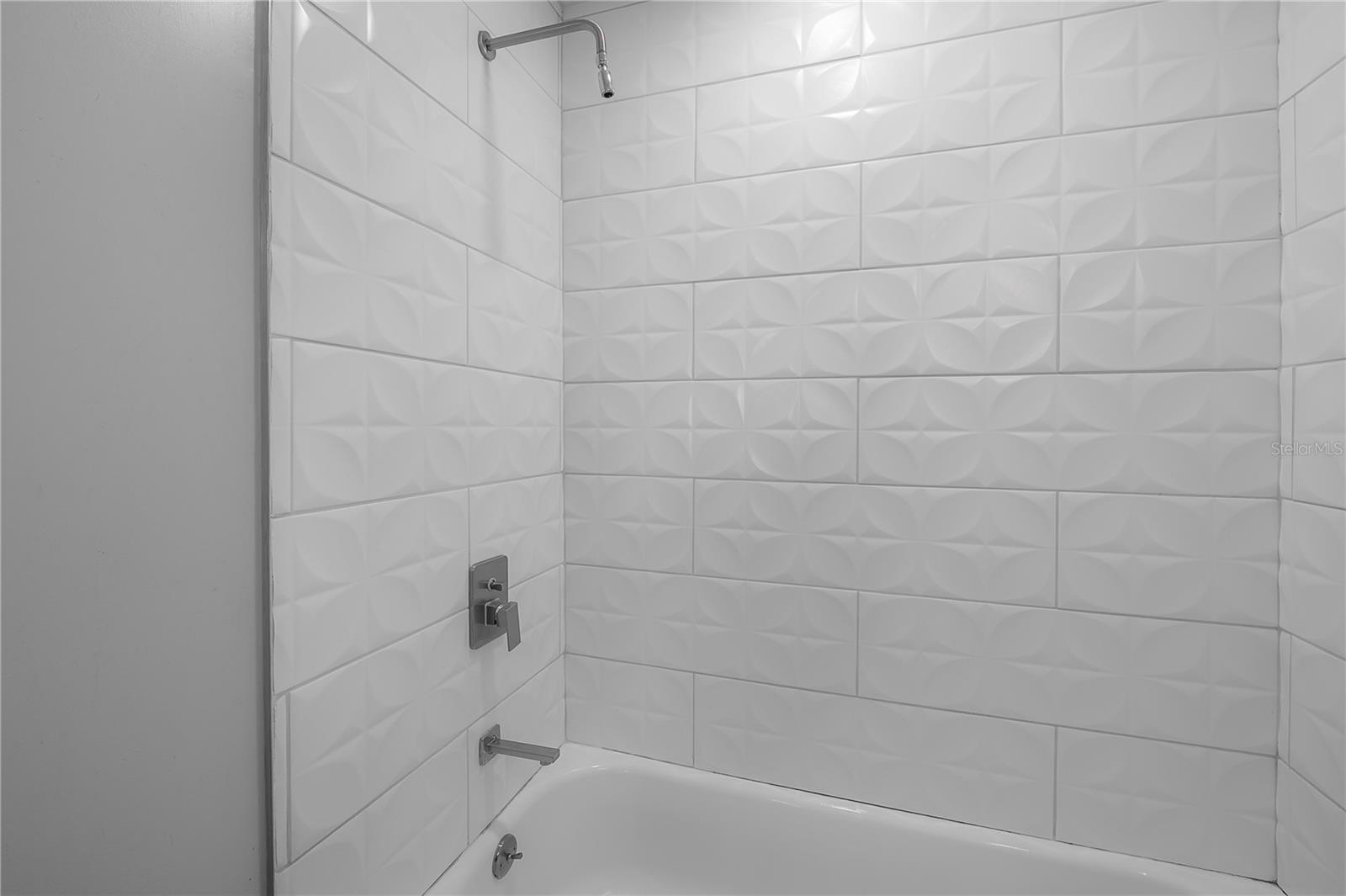 Listing photo id 25 for 2341 Chestnut Street