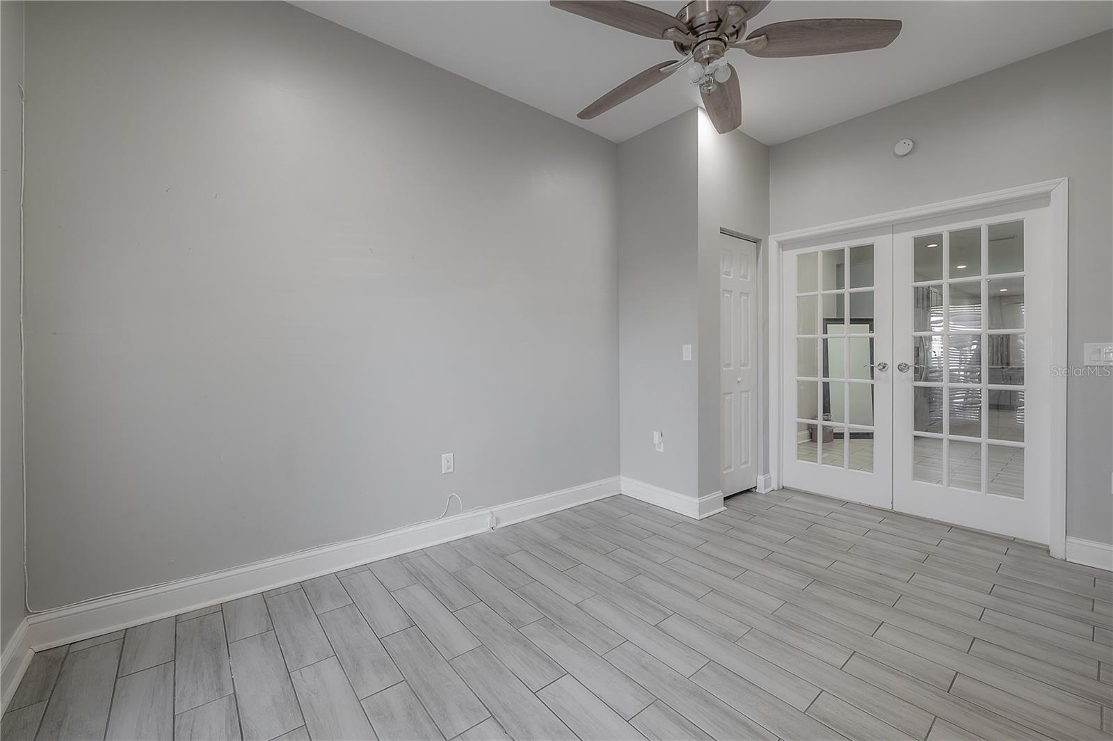 Listing photo id 28 for 2341 Chestnut Street