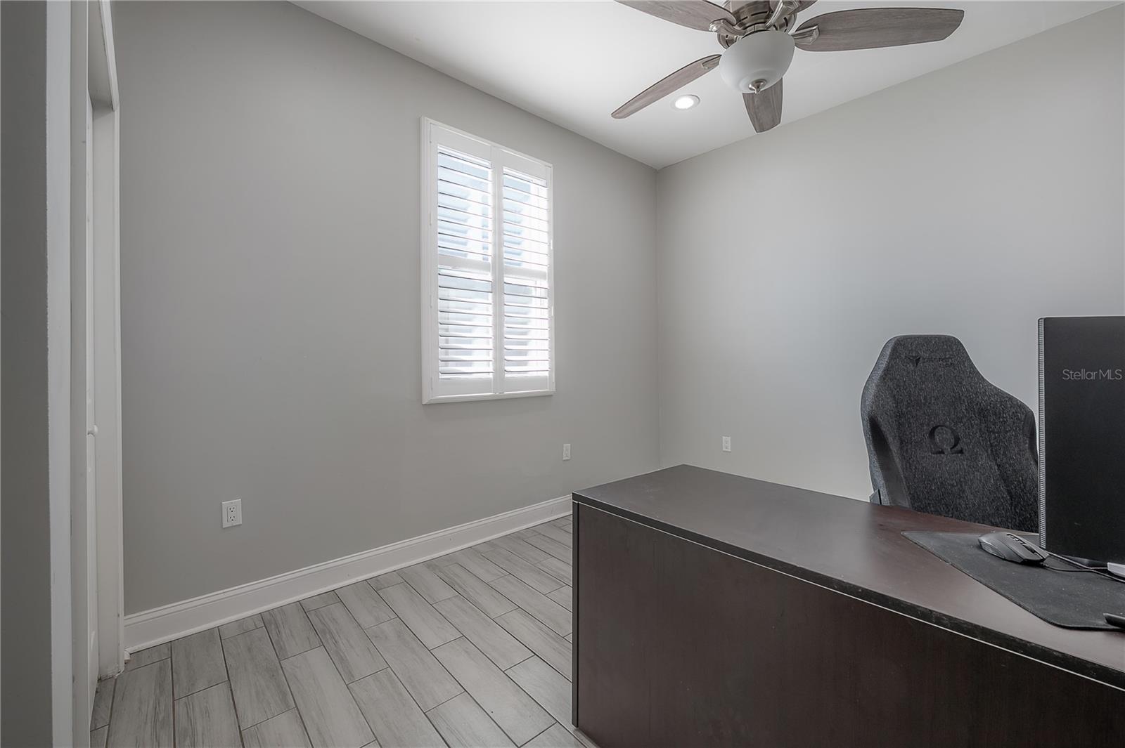 Listing photo id 30 for 2341 Chestnut Street