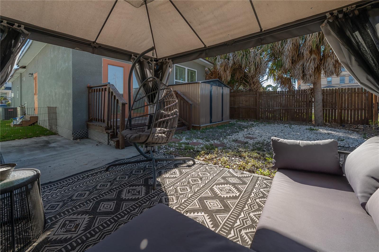 Listing photo id 36 for 2341 Chestnut Street