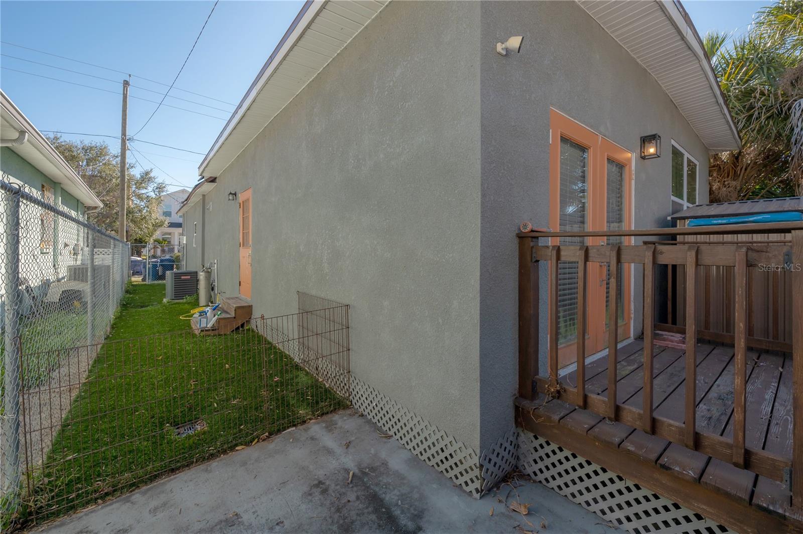 Listing photo id 37 for 2341 Chestnut Street