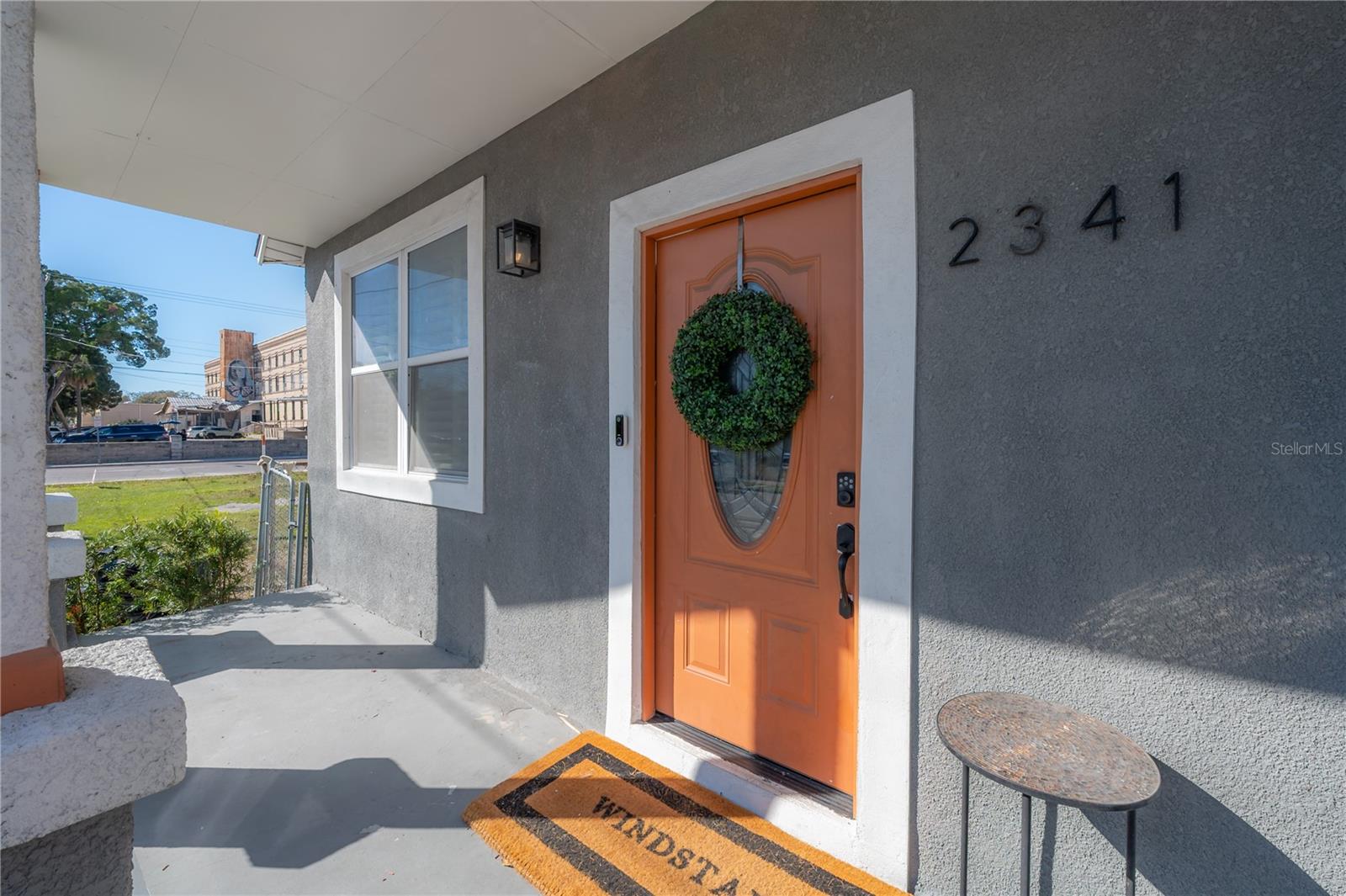 Listing photo id 2 for 2341 Chestnut Street