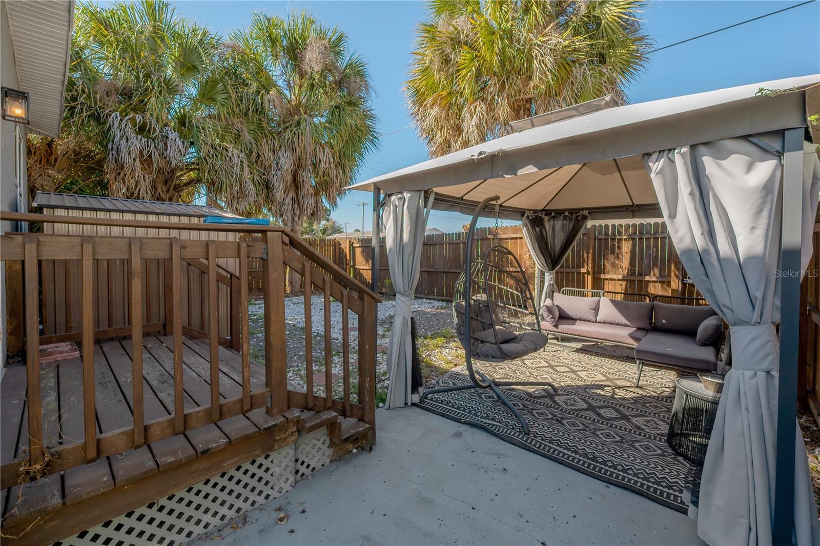 Listing photo id 38 for 2341 Chestnut Street