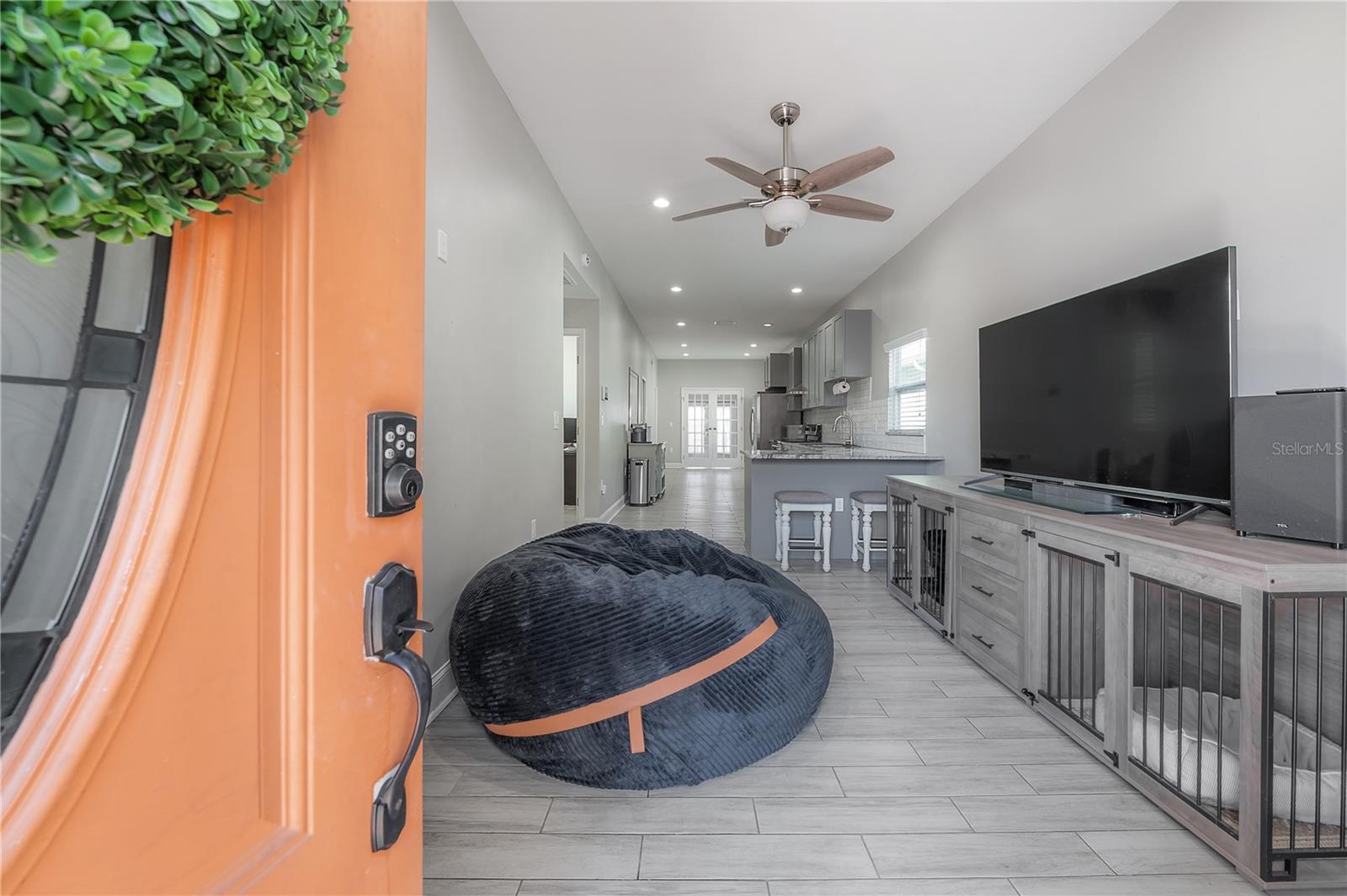 Listing photo id 4 for 2341 Chestnut Street