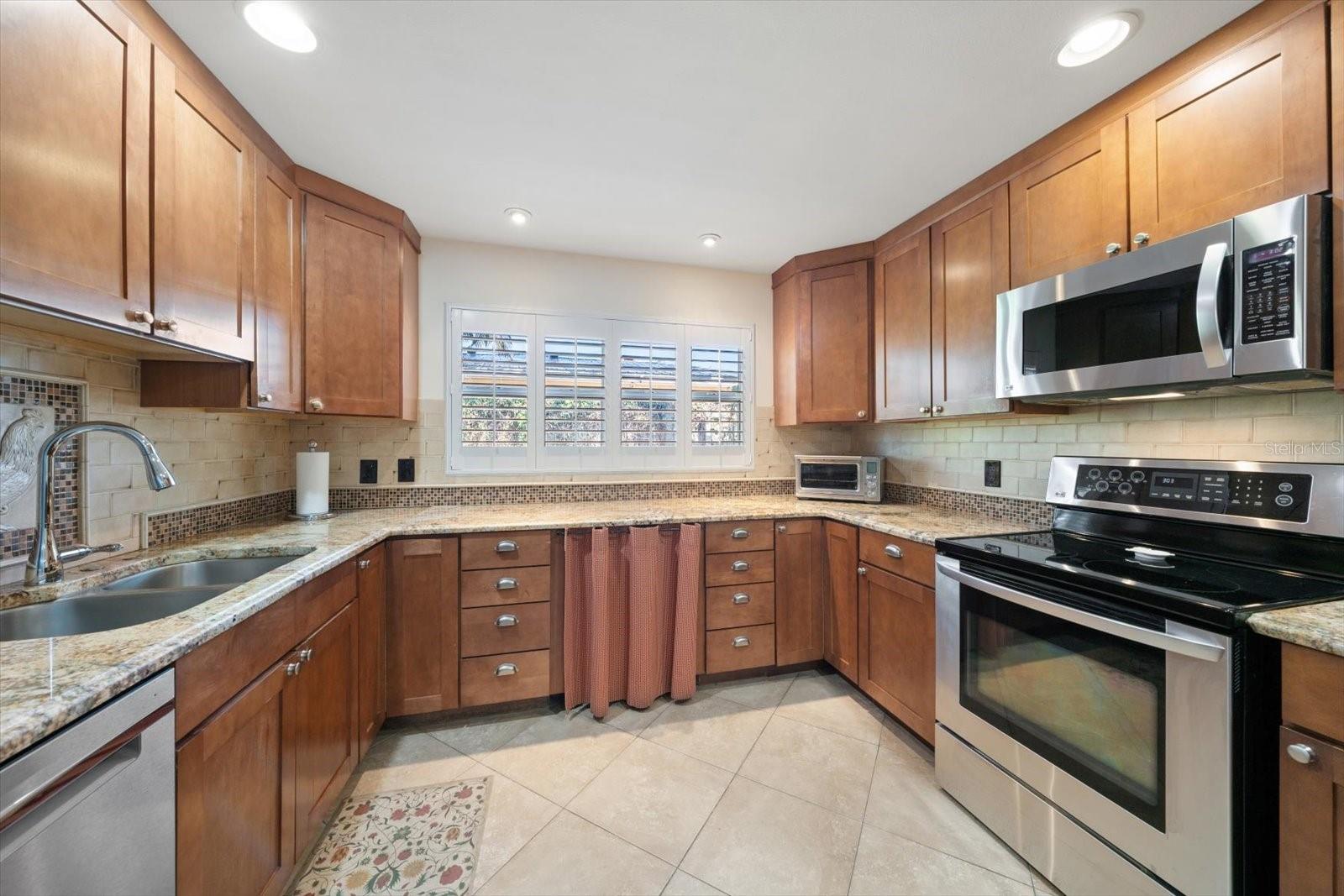 Image 13 of 31 For 127 Oakwood Drive