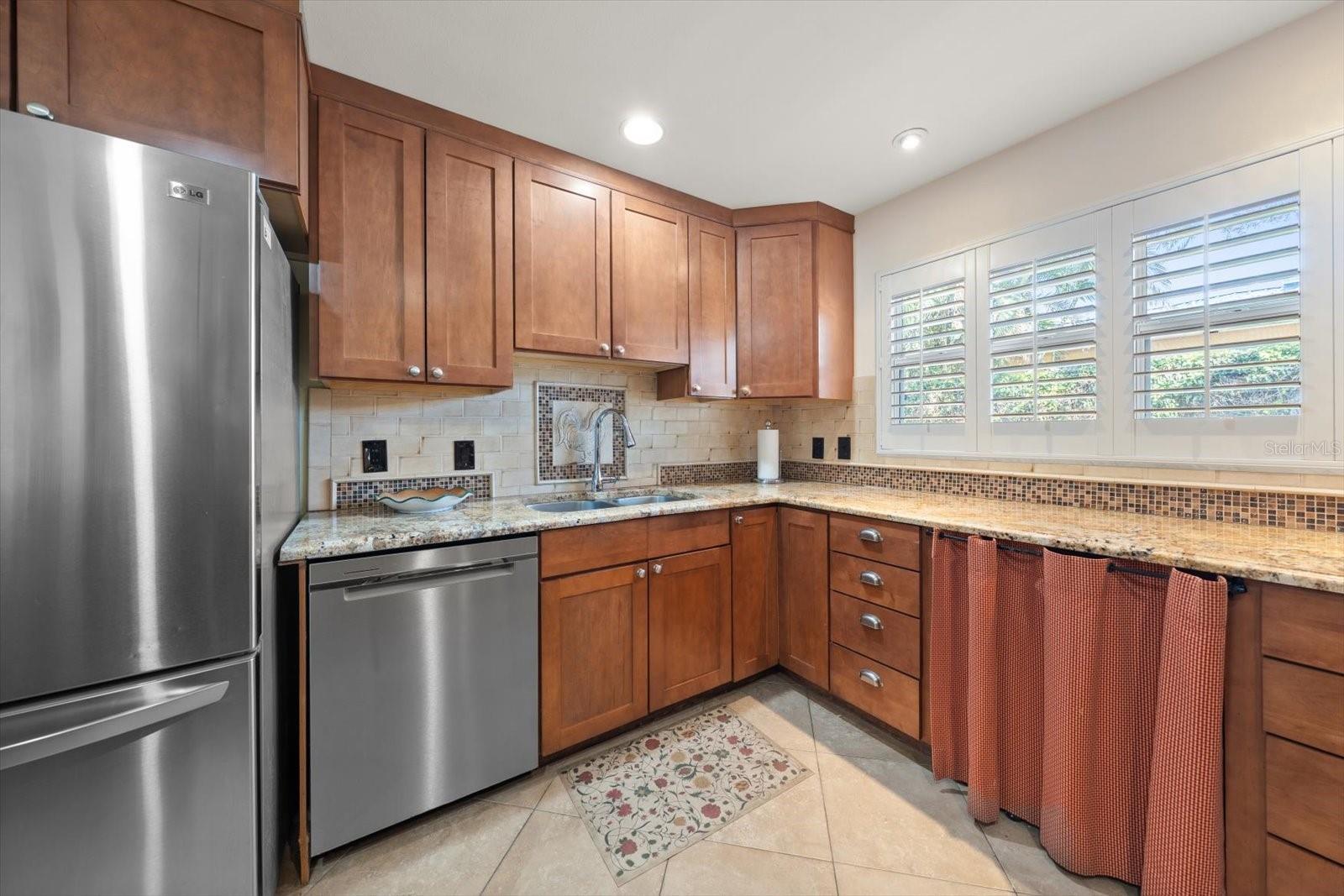 Image 14 of 31 For 127 Oakwood Drive