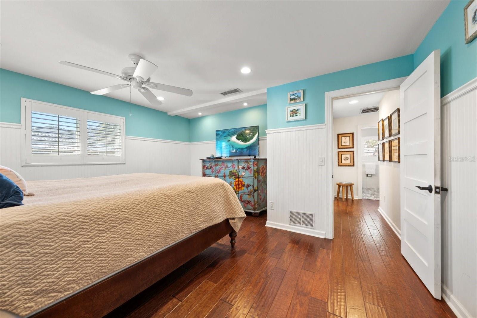 Image 17 of 31 For 127 Oakwood Drive