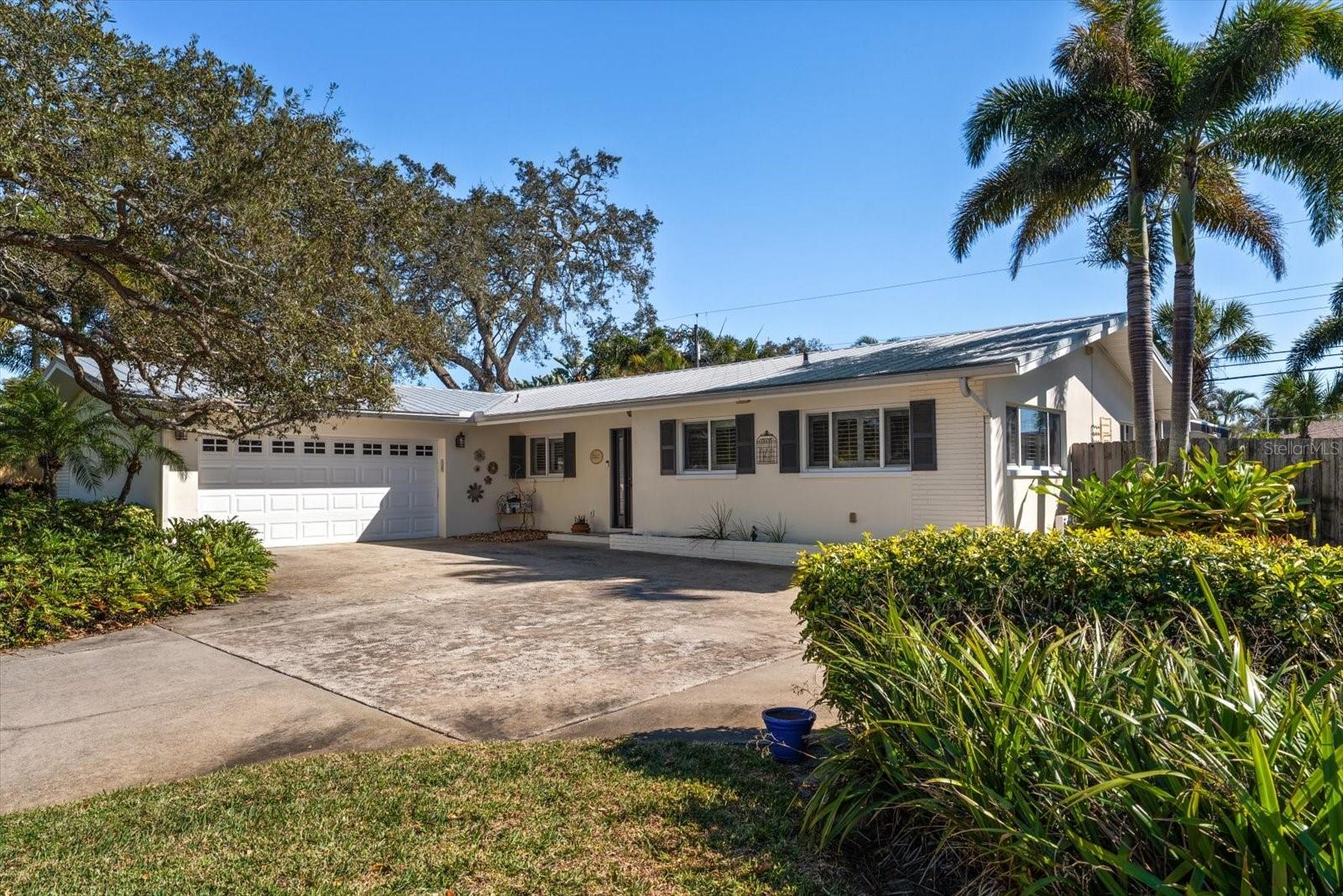 Image 2 of 31 For 127 Oakwood Drive